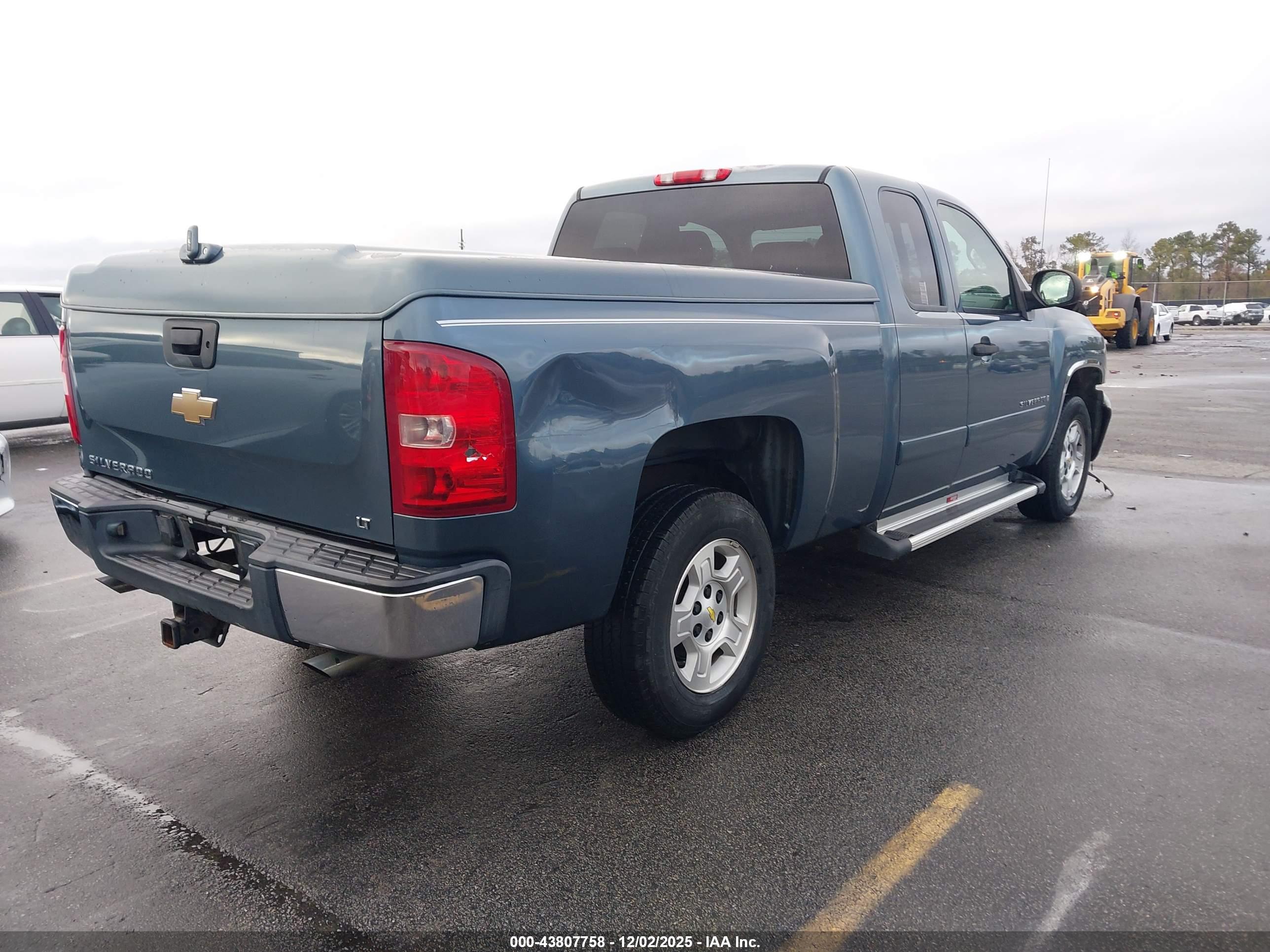 CHEVROLET SILVERADO image 4