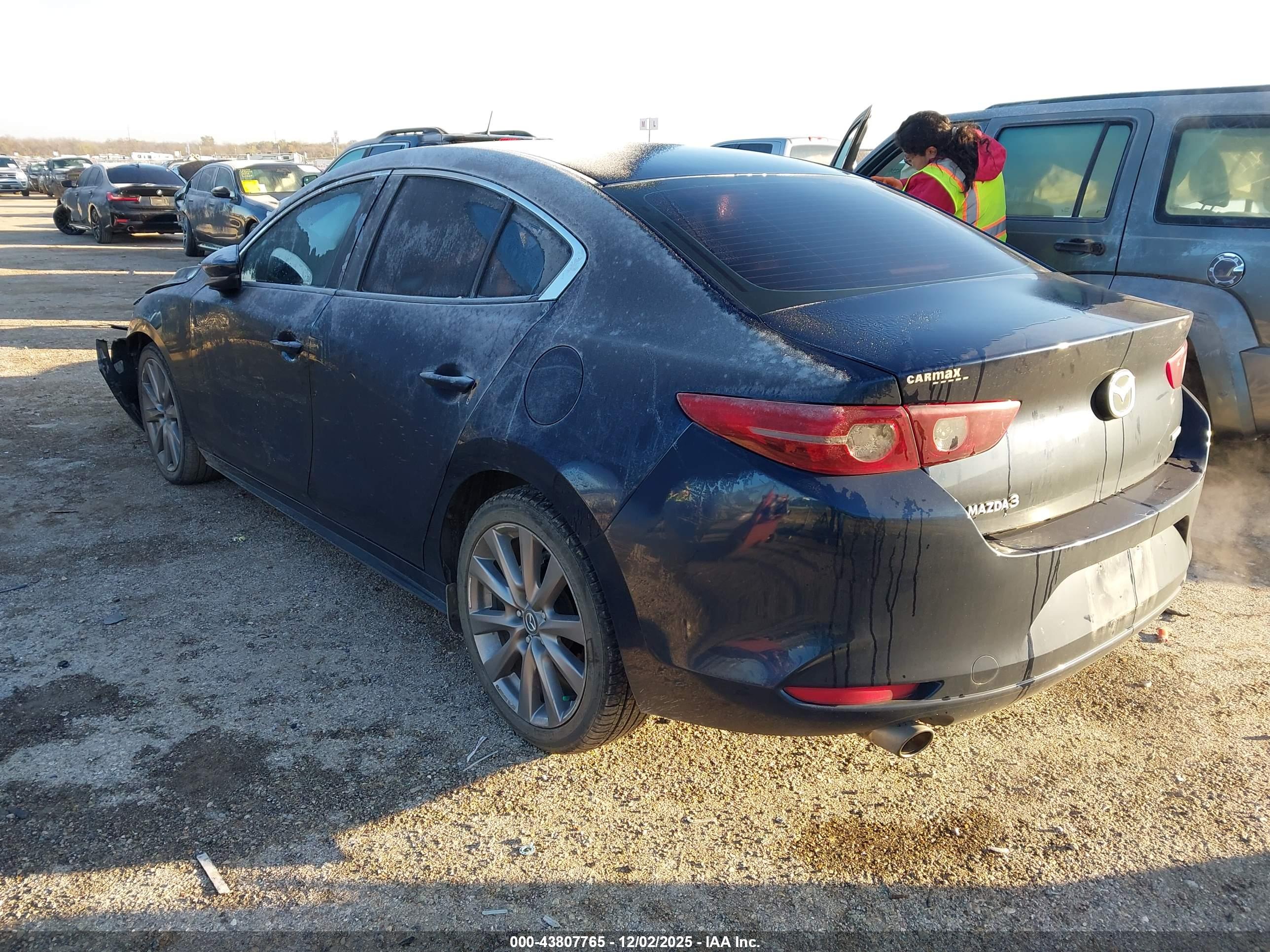 MAZDA MAZDA3 image 3