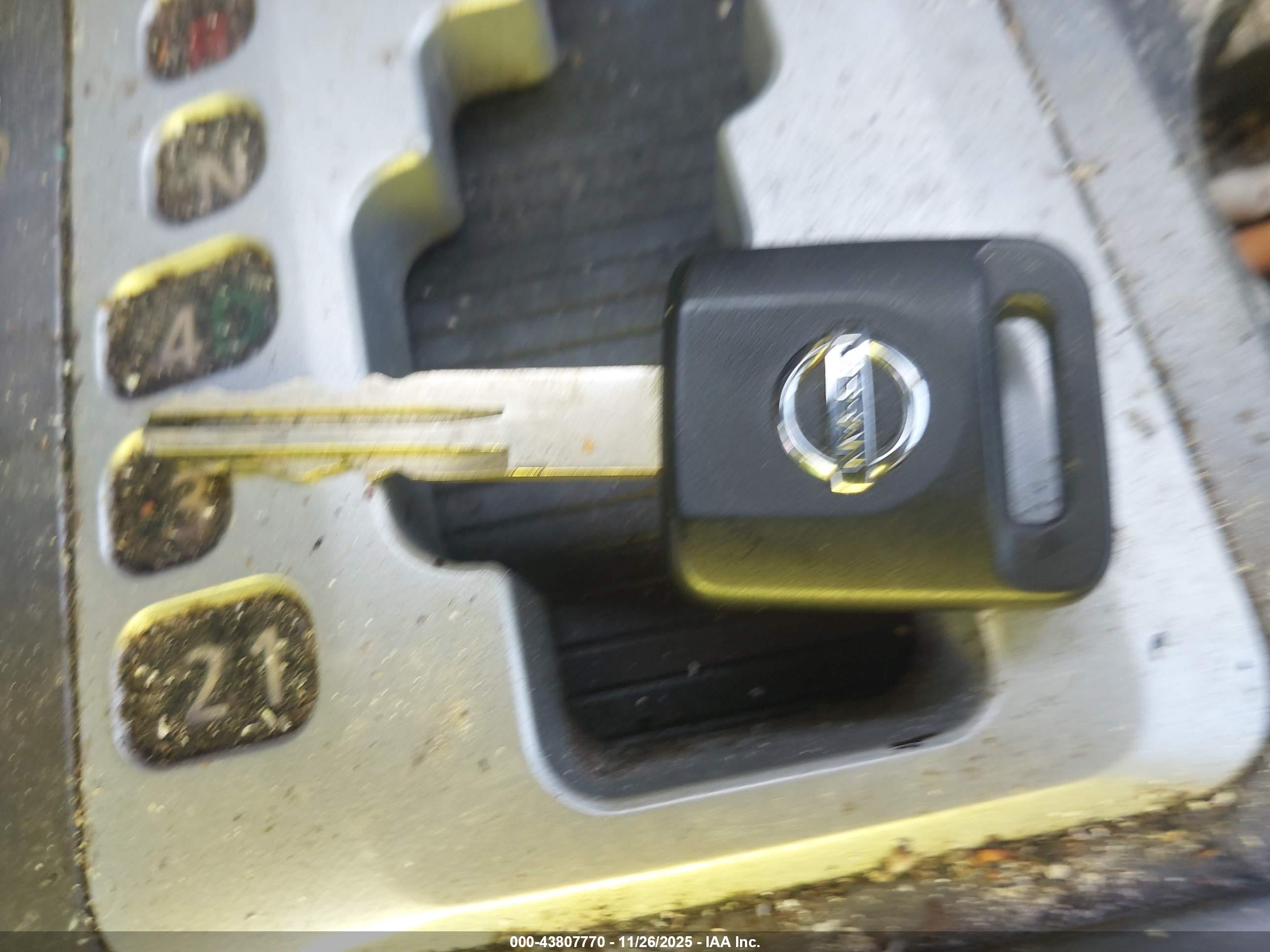 NISSAN TITAN image 11