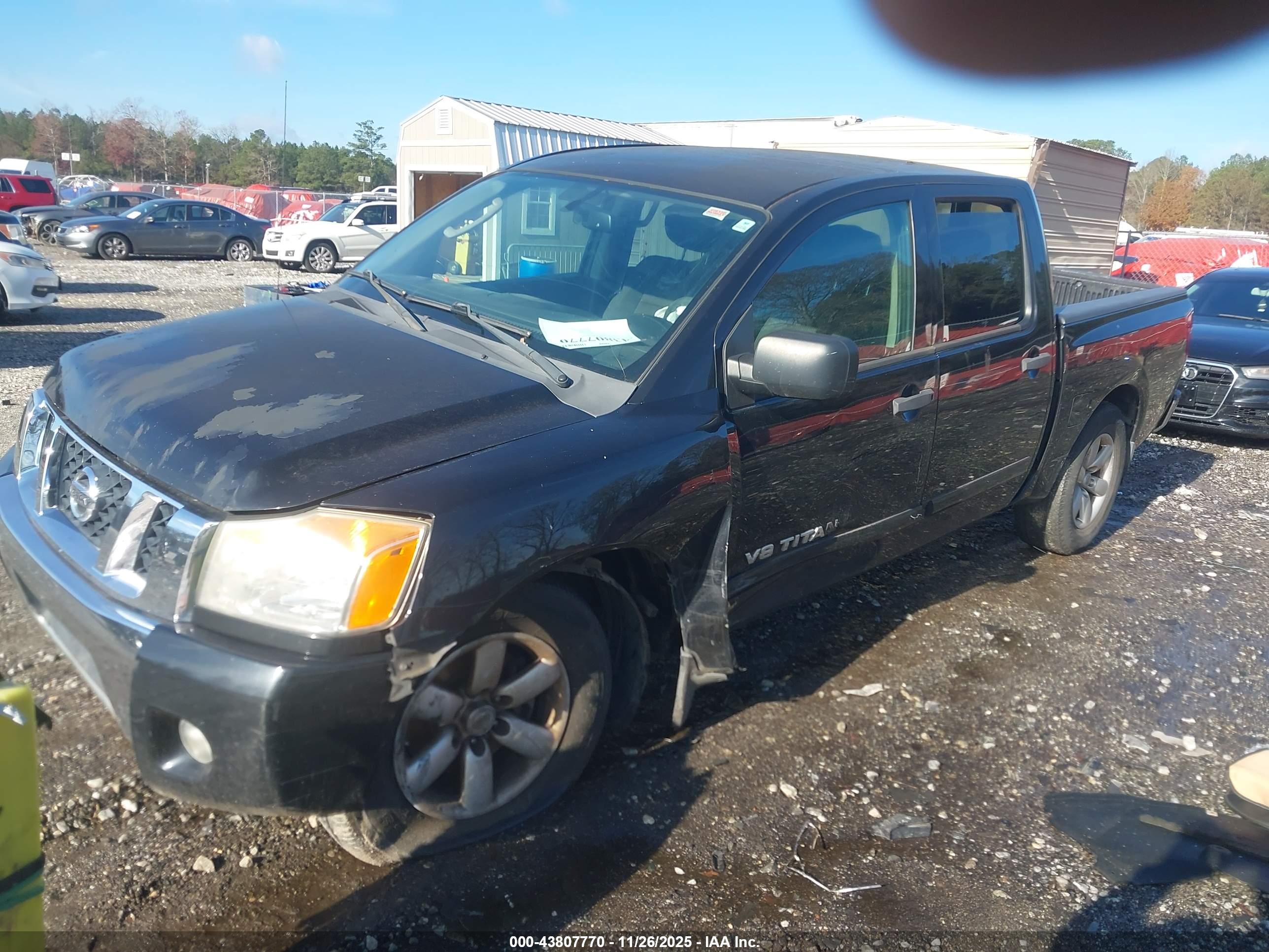 NISSAN TITAN image 2