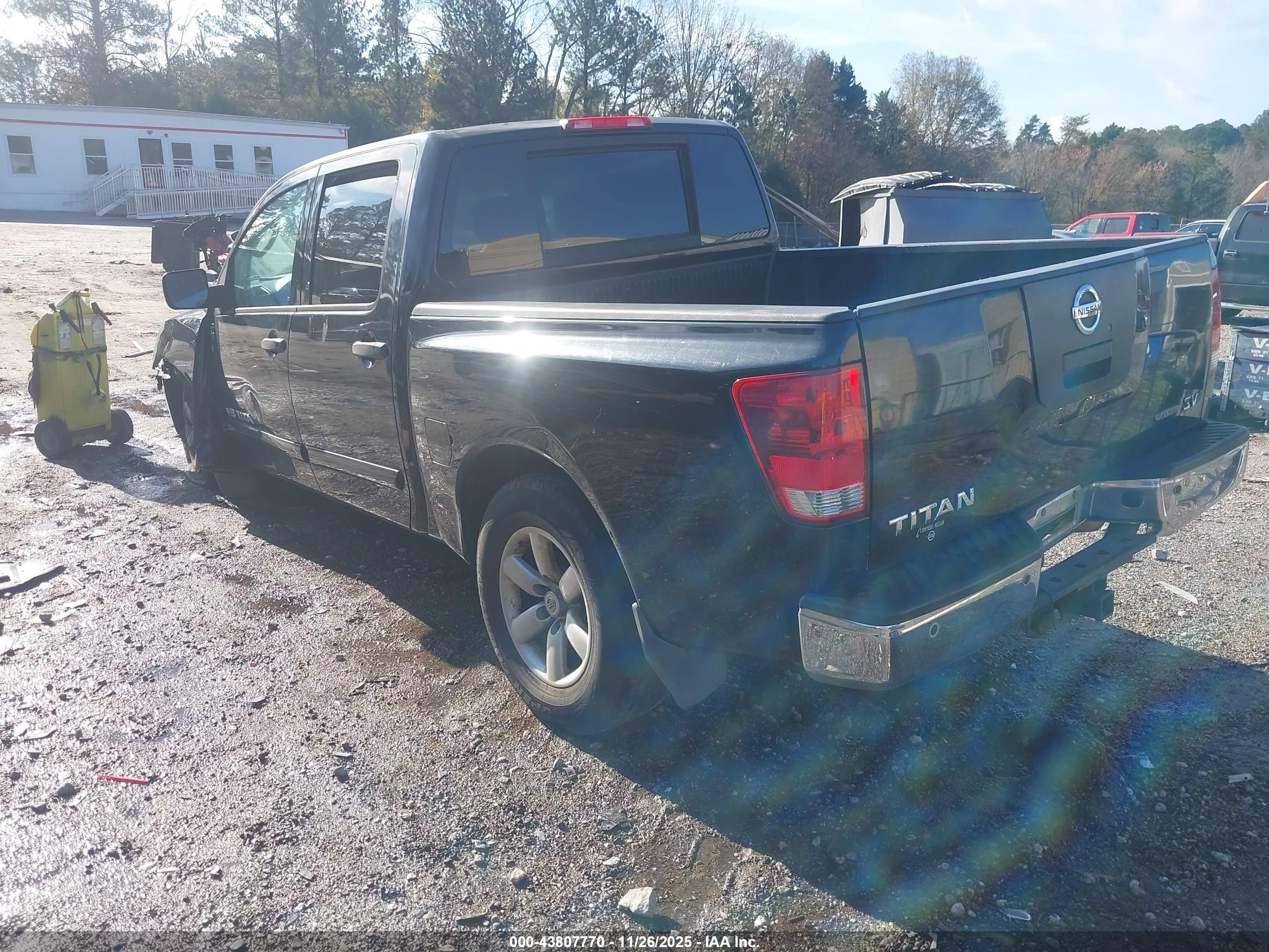 NISSAN TITAN image 3