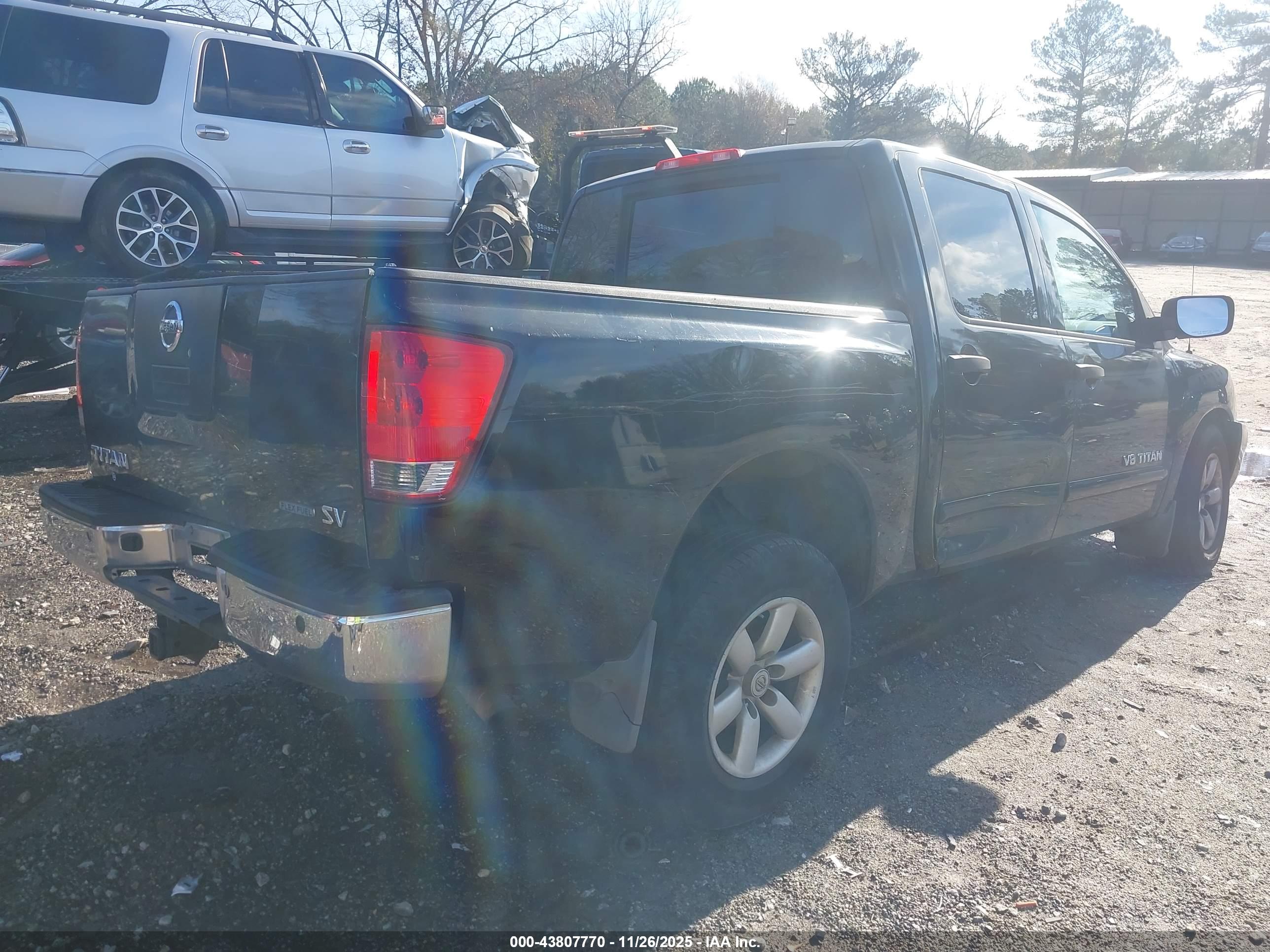 NISSAN TITAN image 4