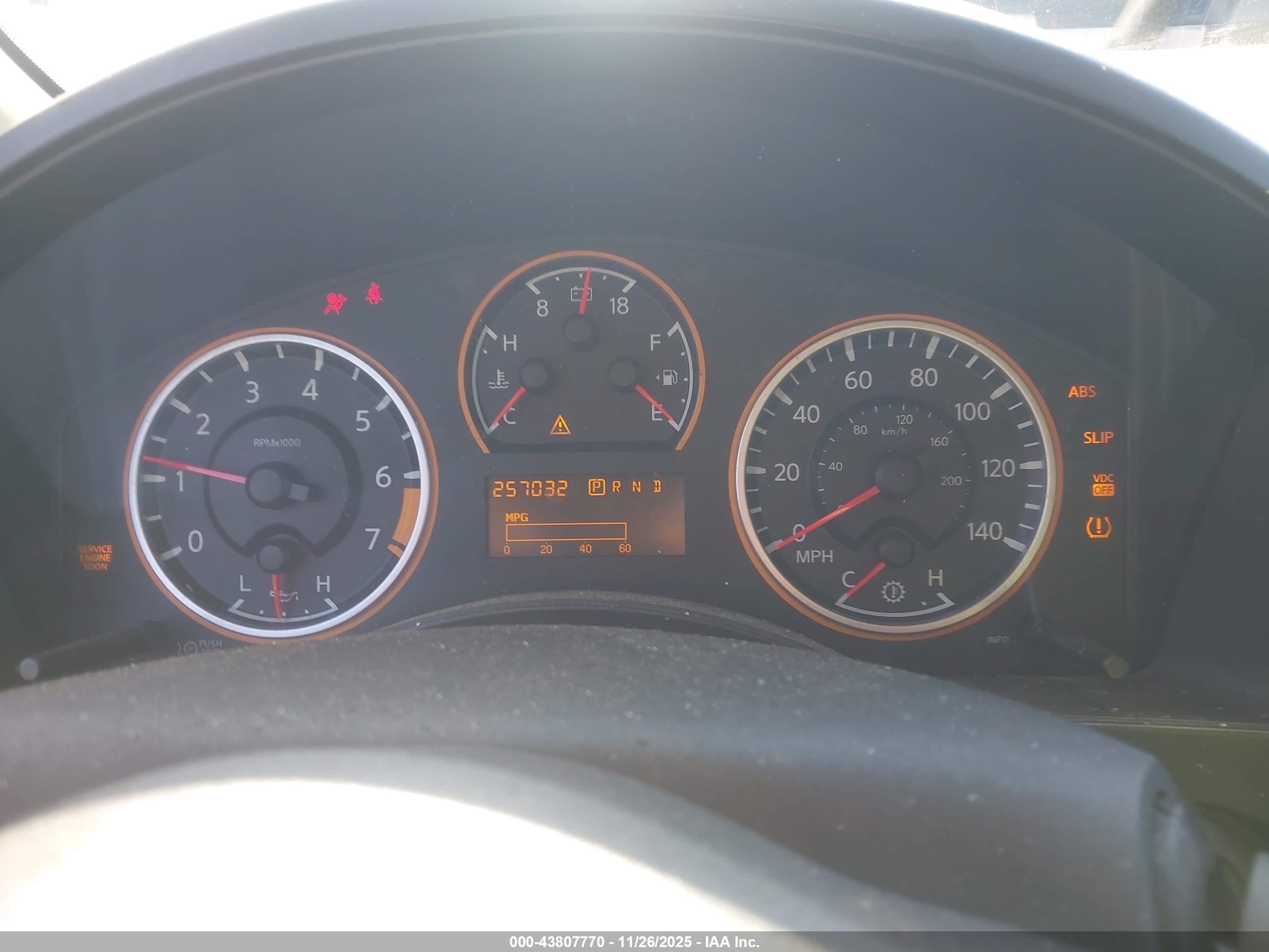 NISSAN TITAN image 7
