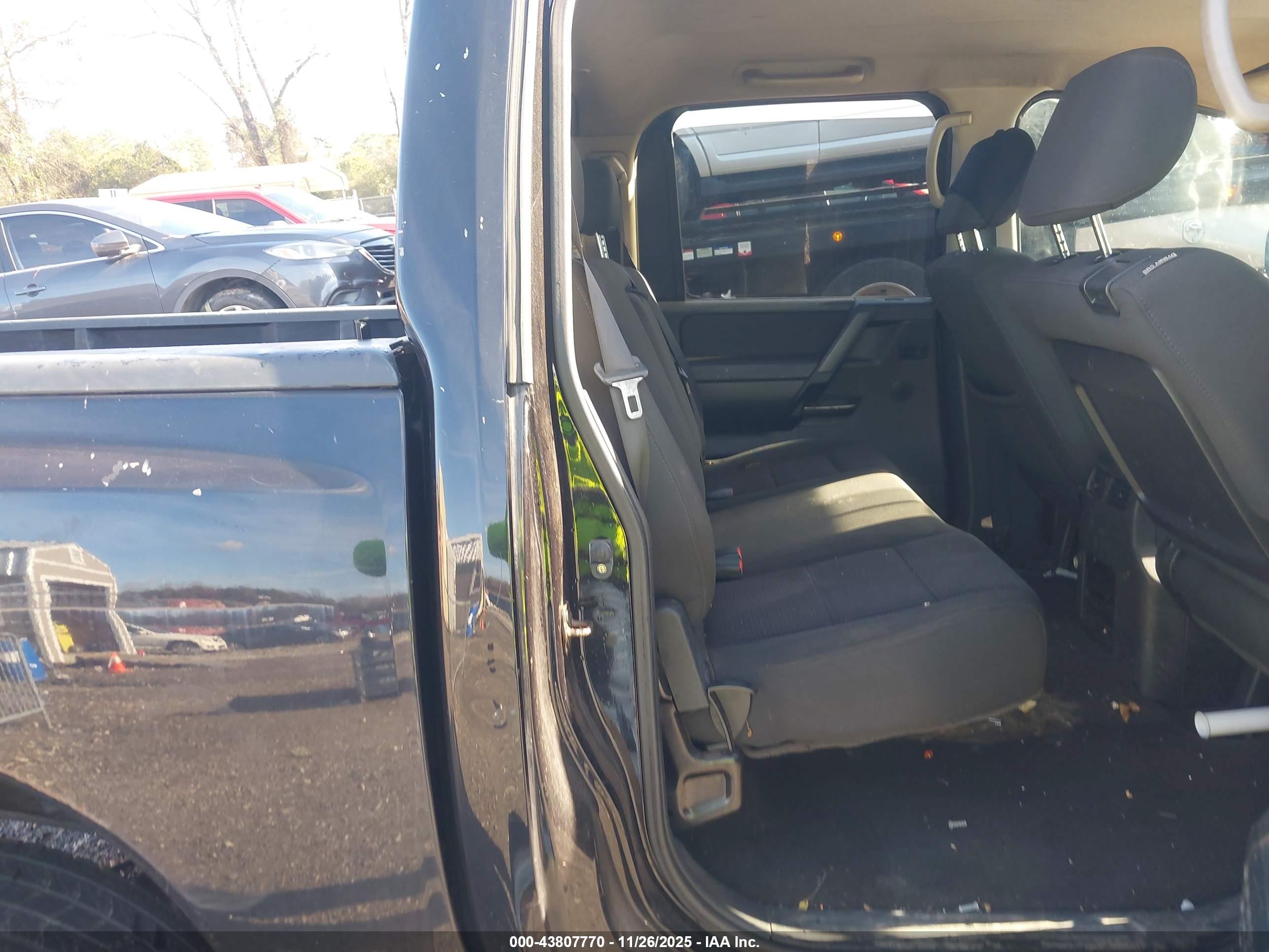 NISSAN TITAN image 8