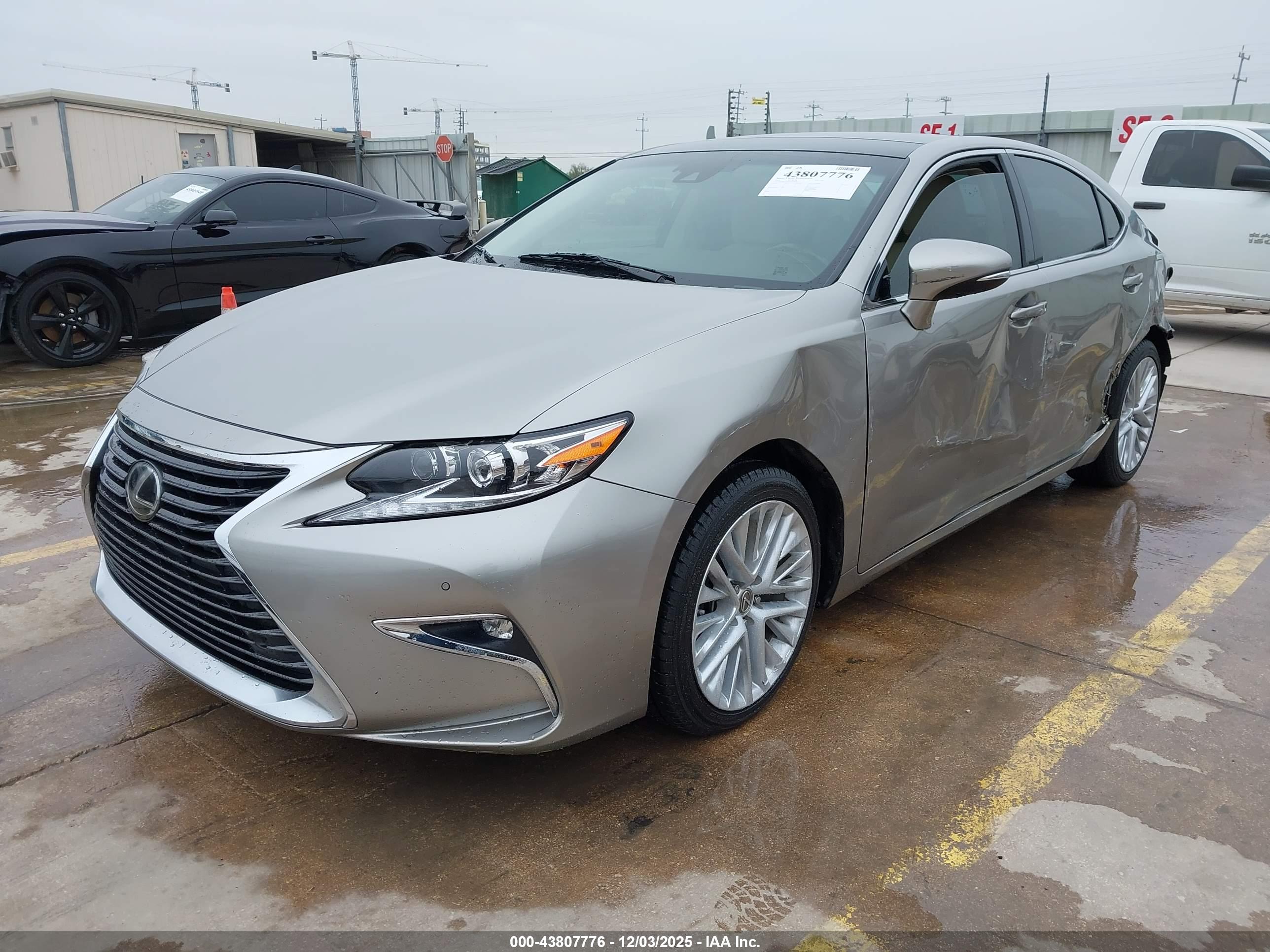 LEXUS ES image 2