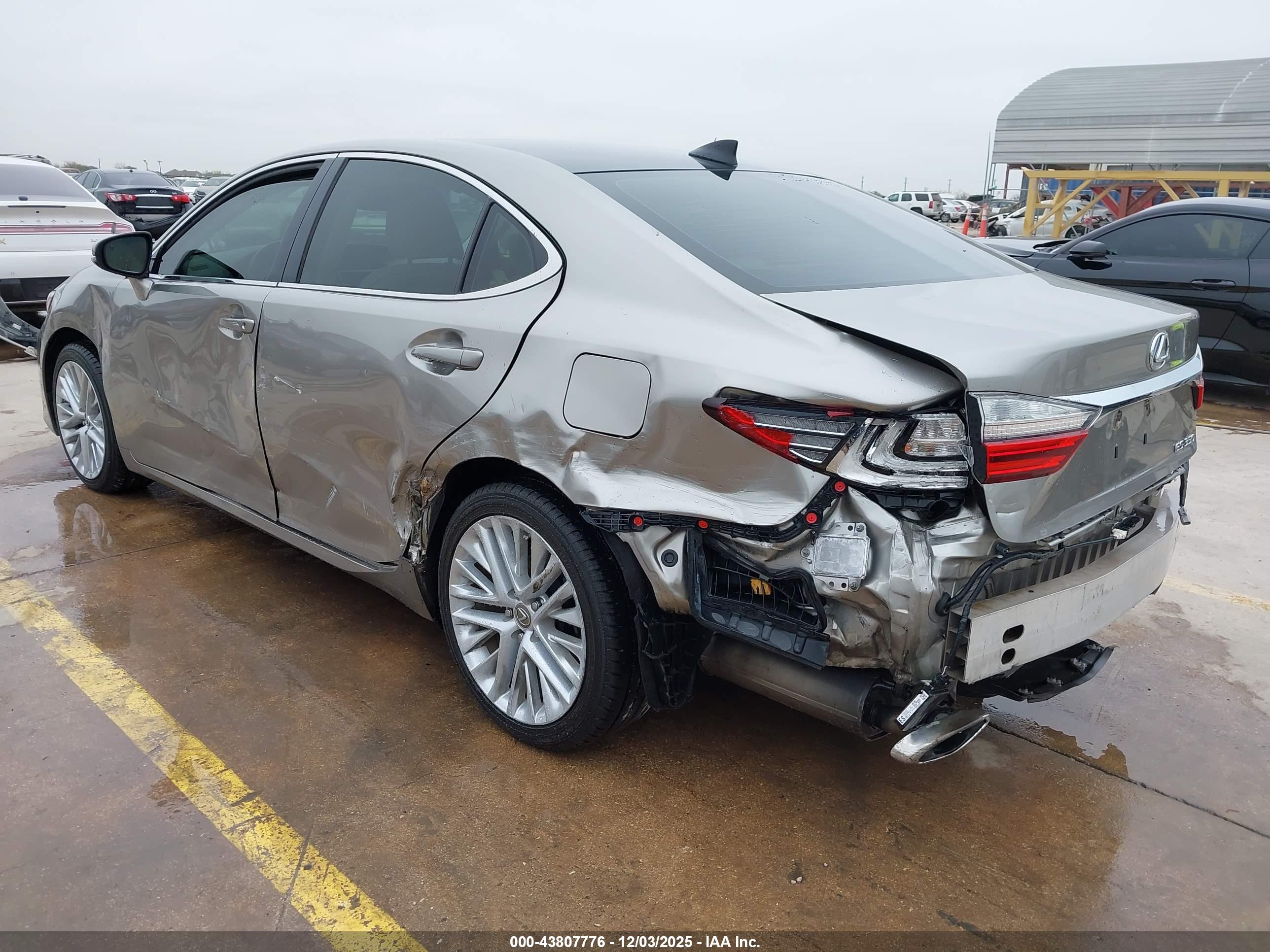 LEXUS ES image 3