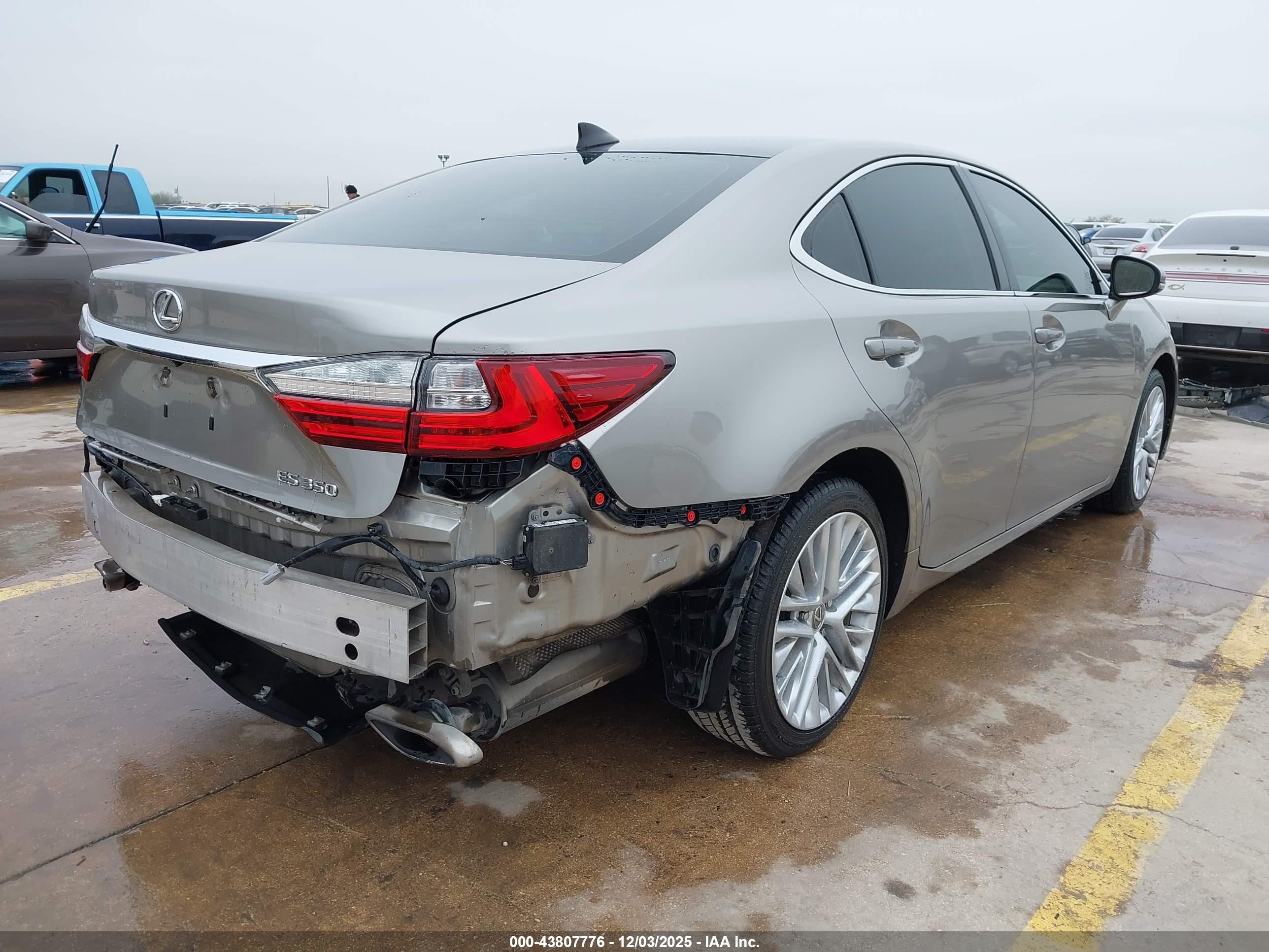 LEXUS ES image 4