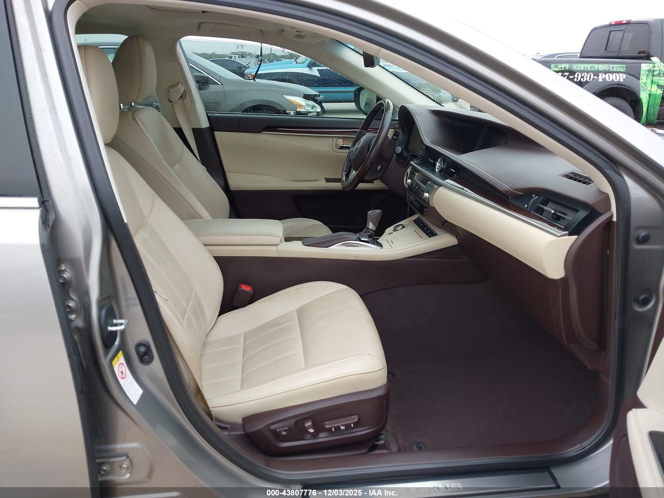 LEXUS ES image 5