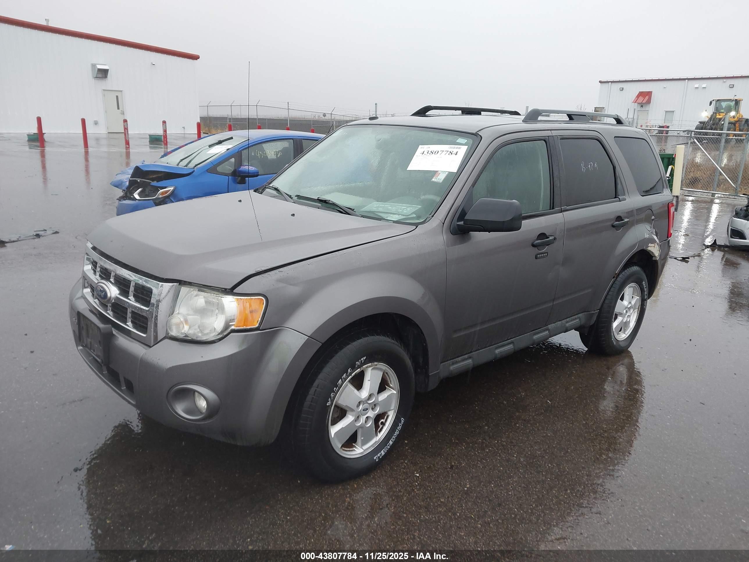FORD ESCAPE image 2