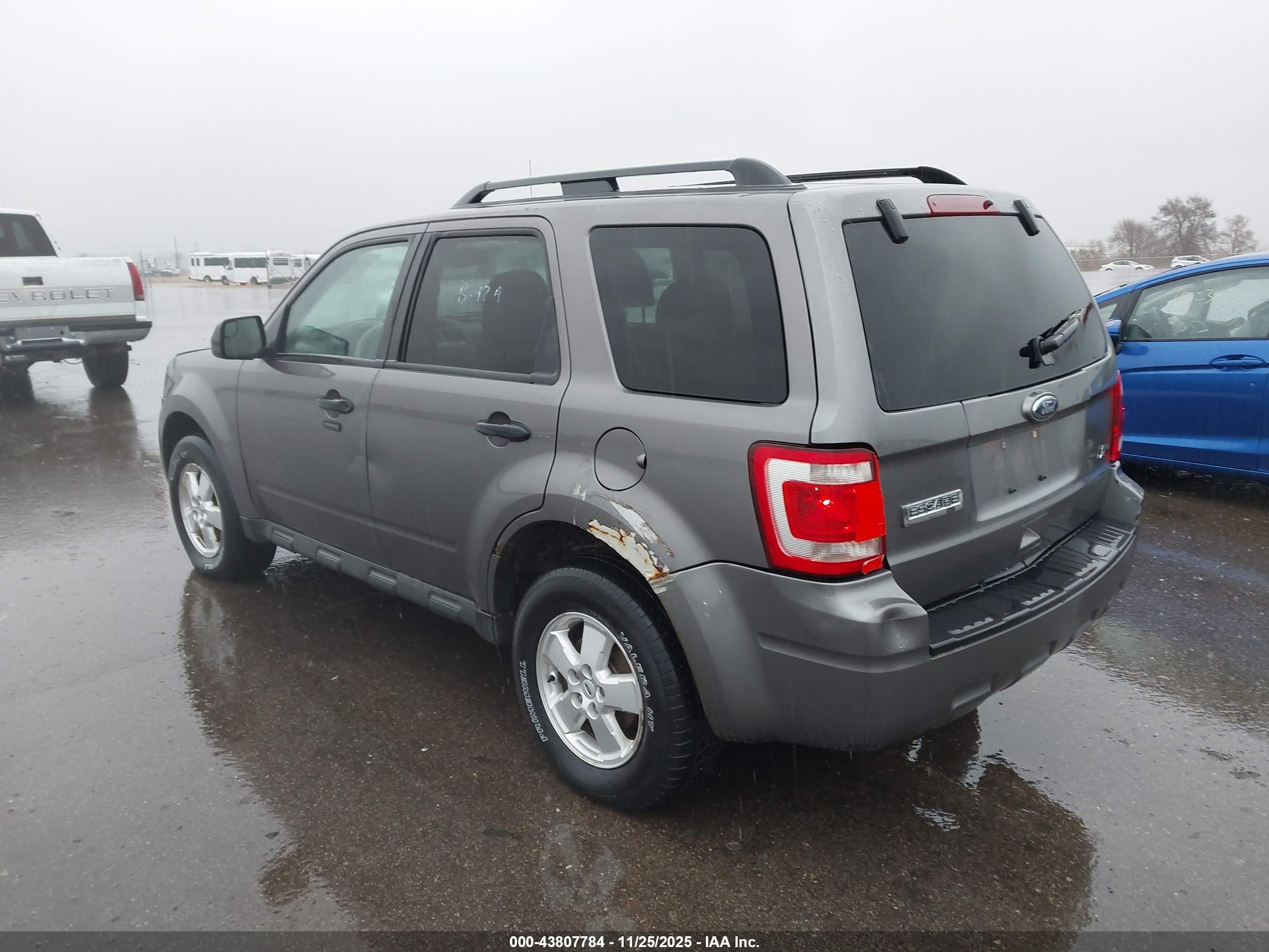FORD ESCAPE image 3