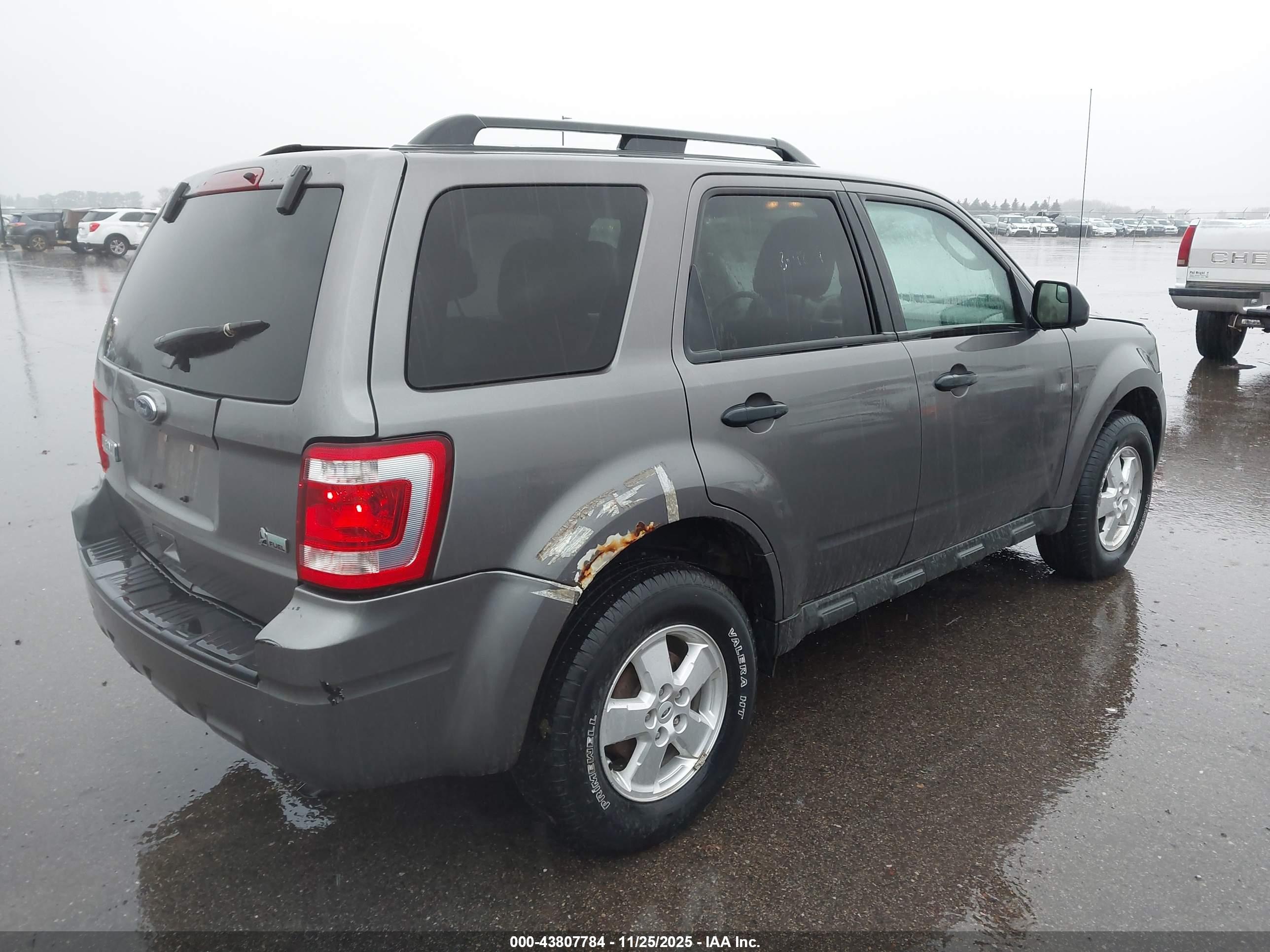 FORD ESCAPE image 4