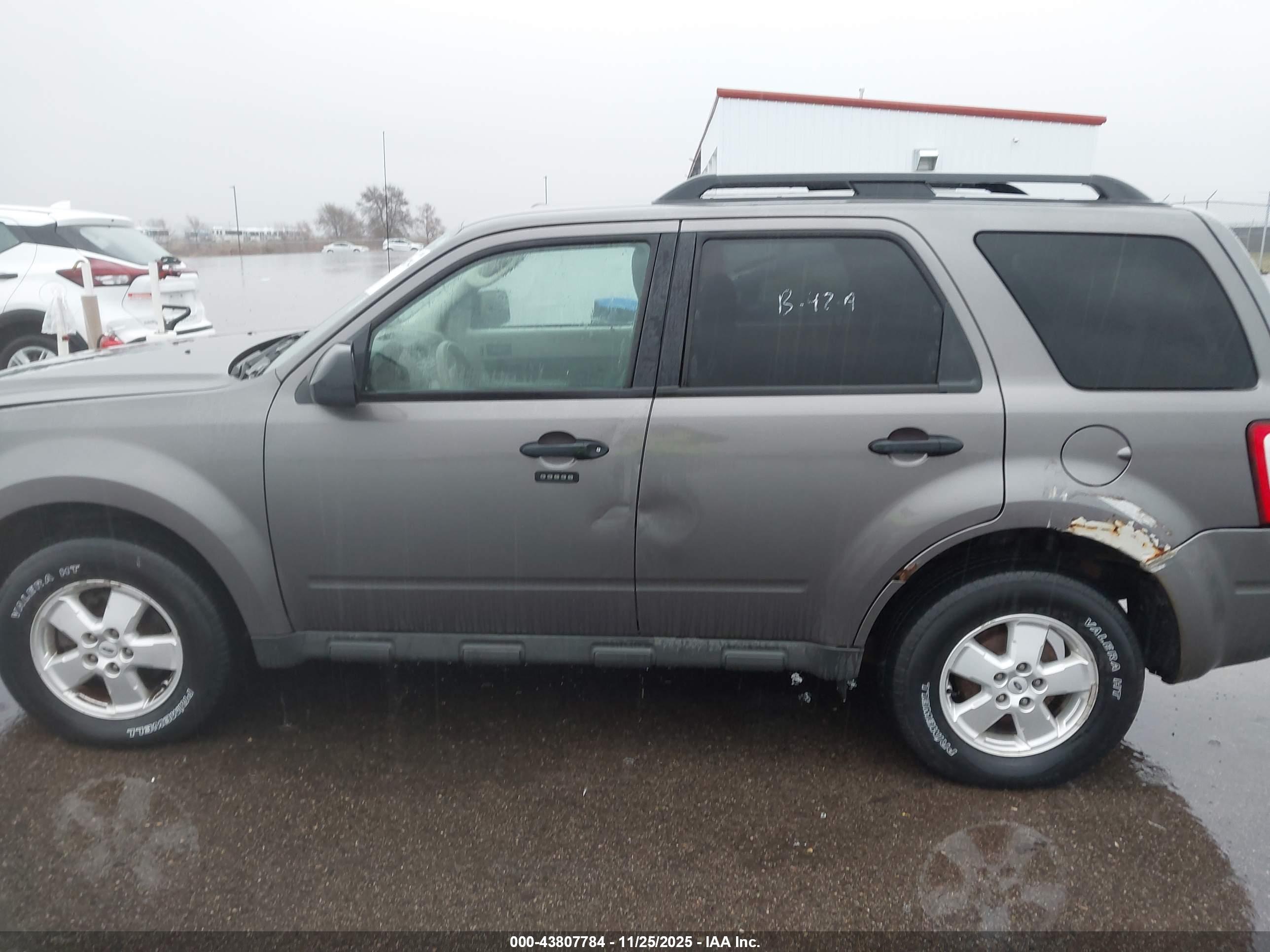 FORD ESCAPE image 6