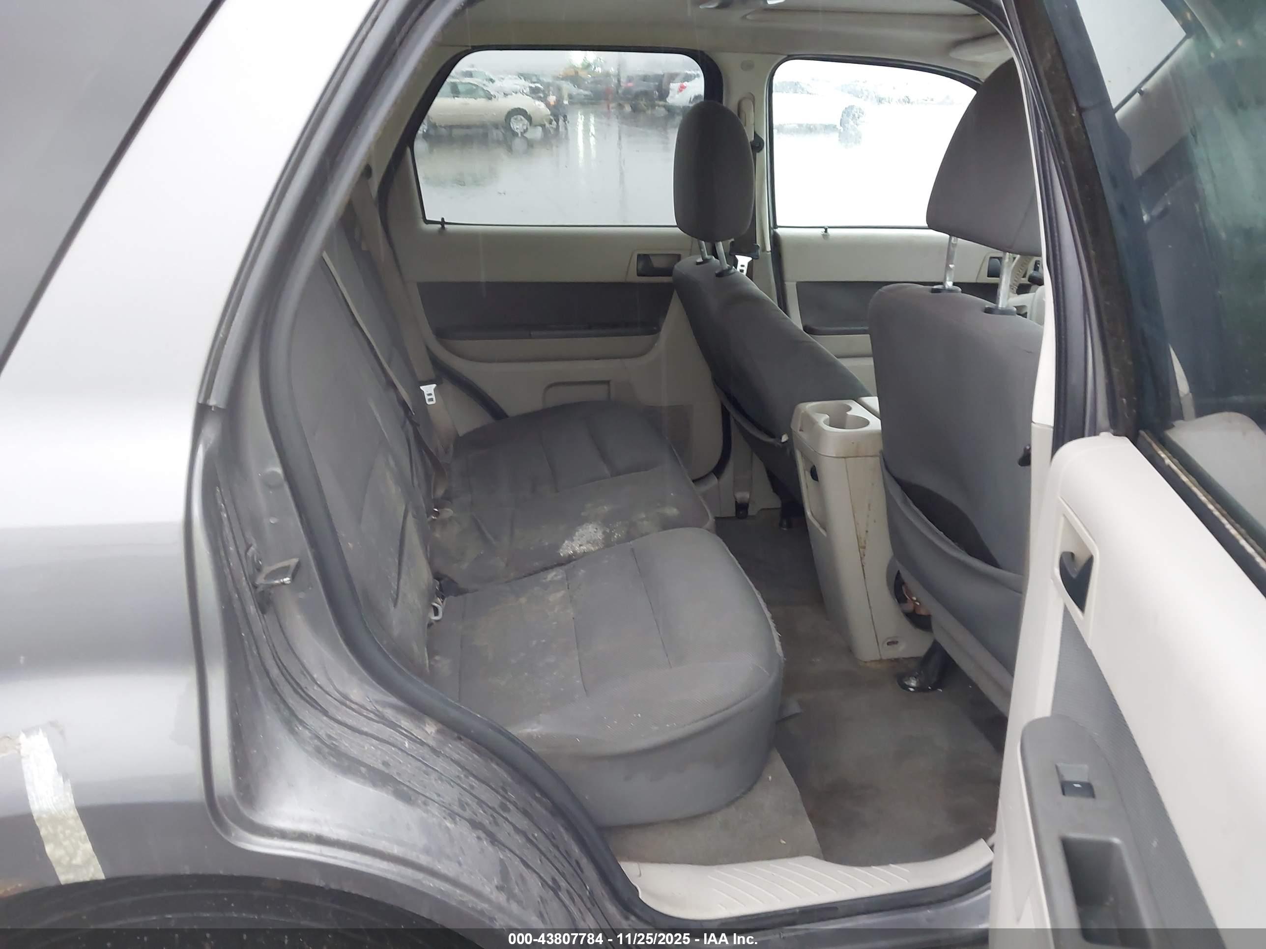 FORD ESCAPE image 8