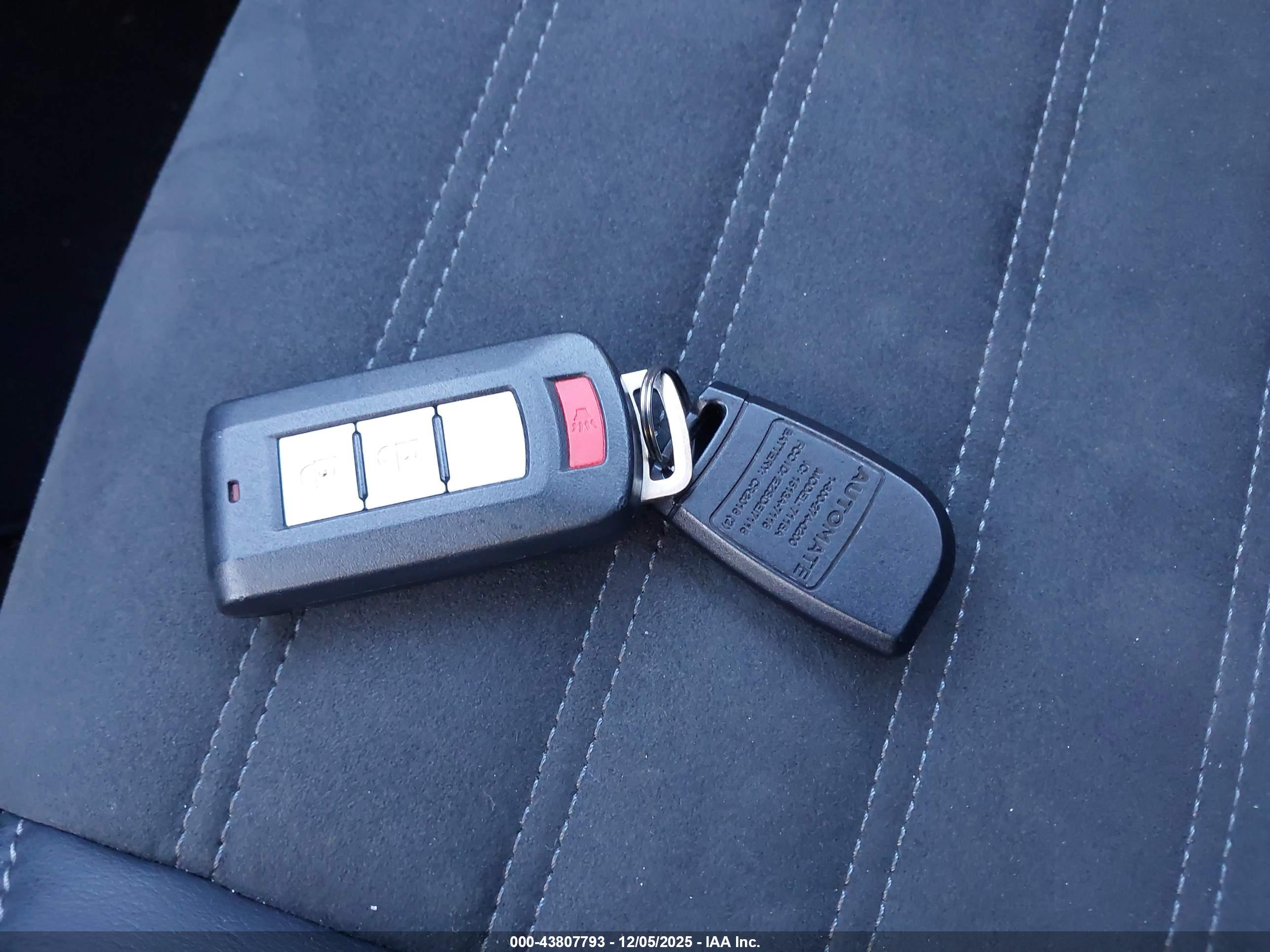 MITSUBISHI OUTLANDER image 11