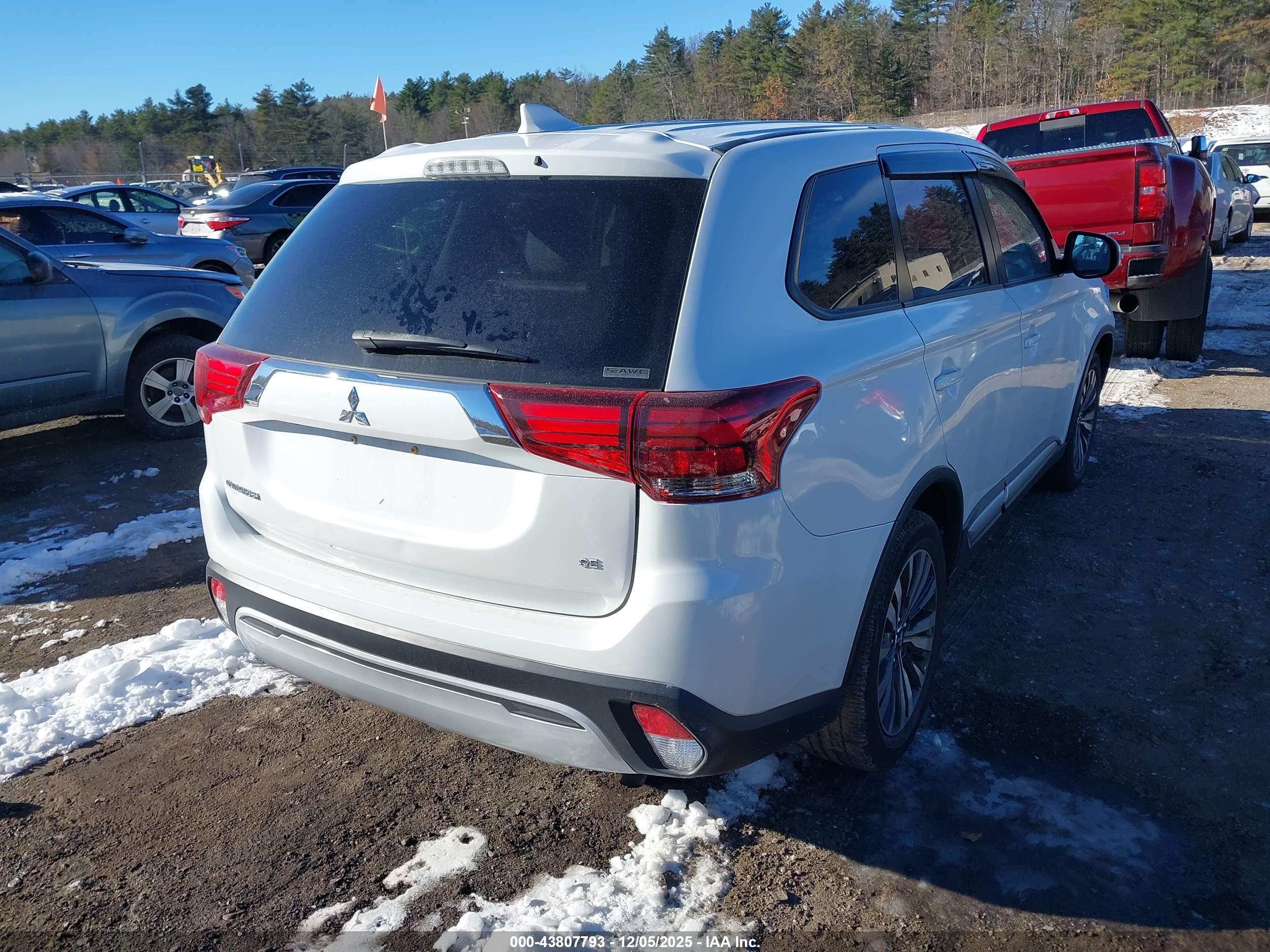 MITSUBISHI OUTLANDER image 4
