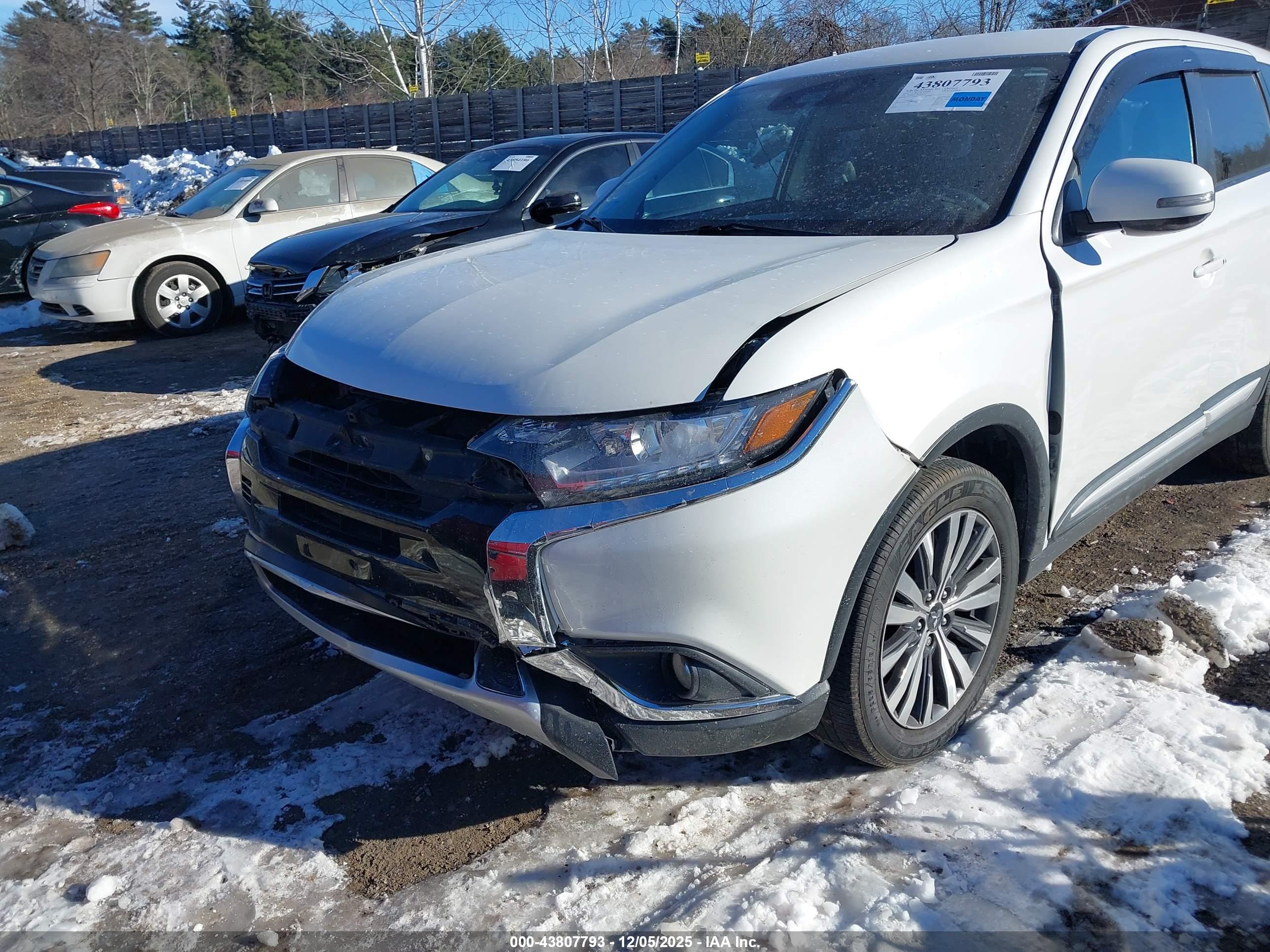 MITSUBISHI OUTLANDER image 6