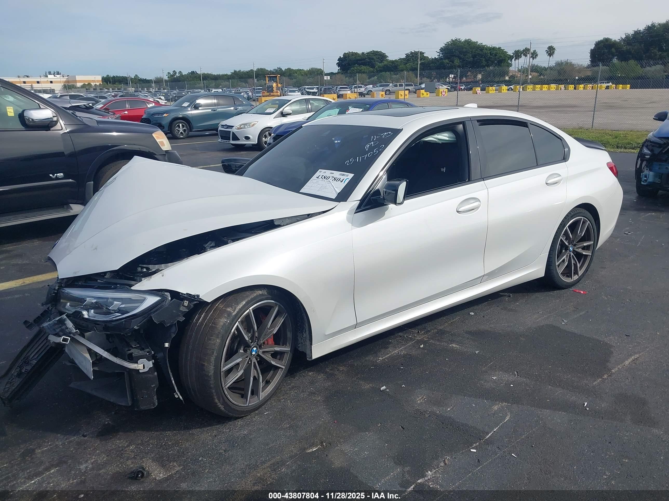 BMW 3 image 2