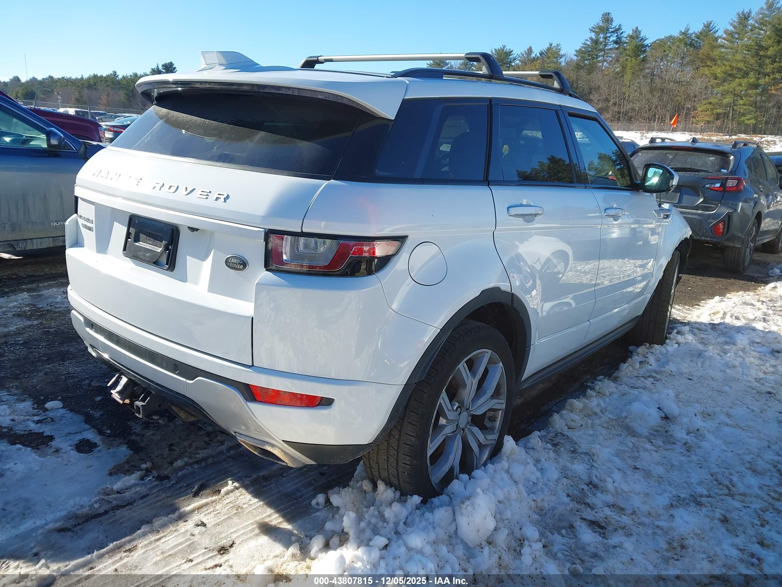 LAND ROVER image 4