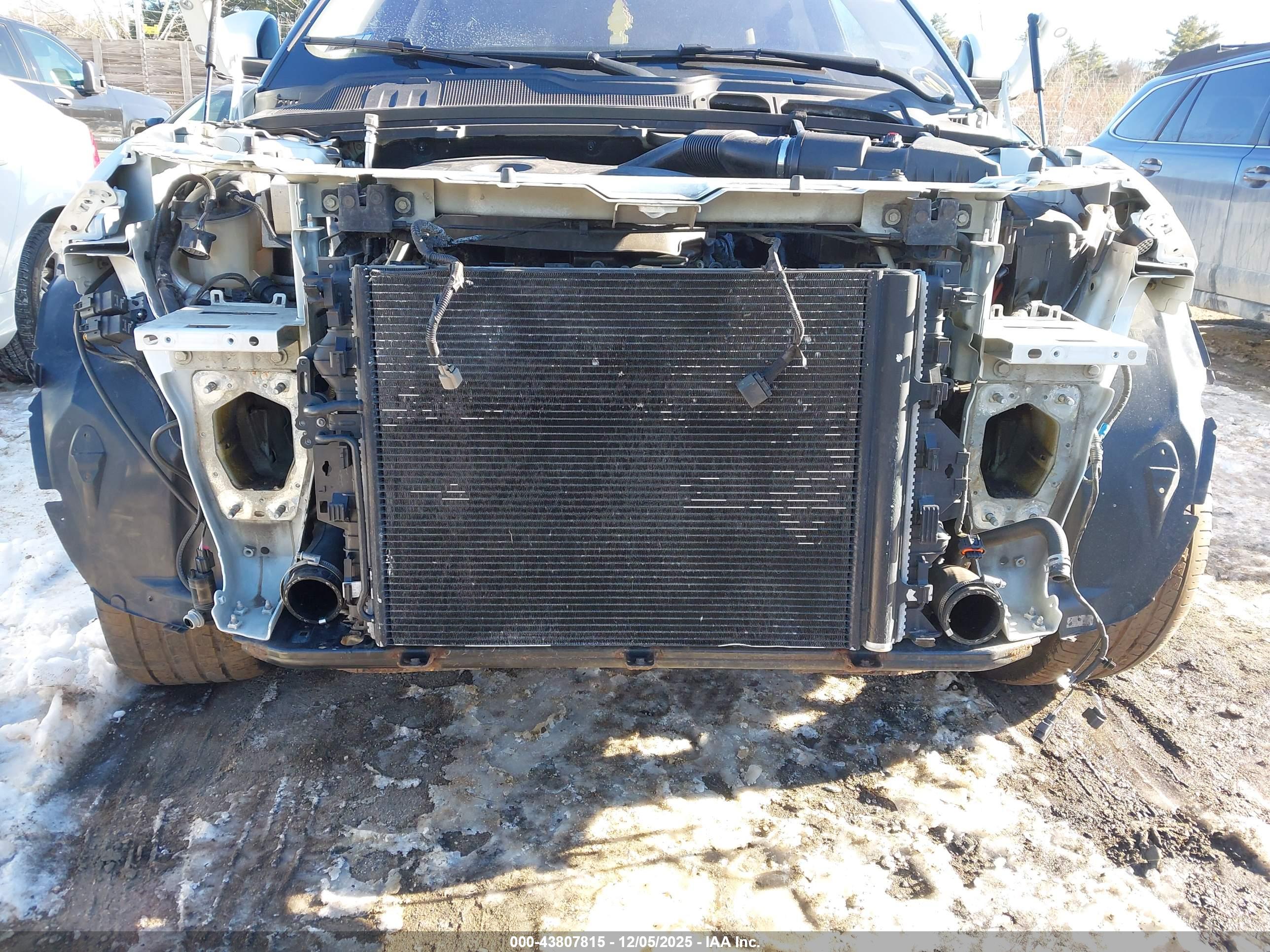 LAND ROVER image 6