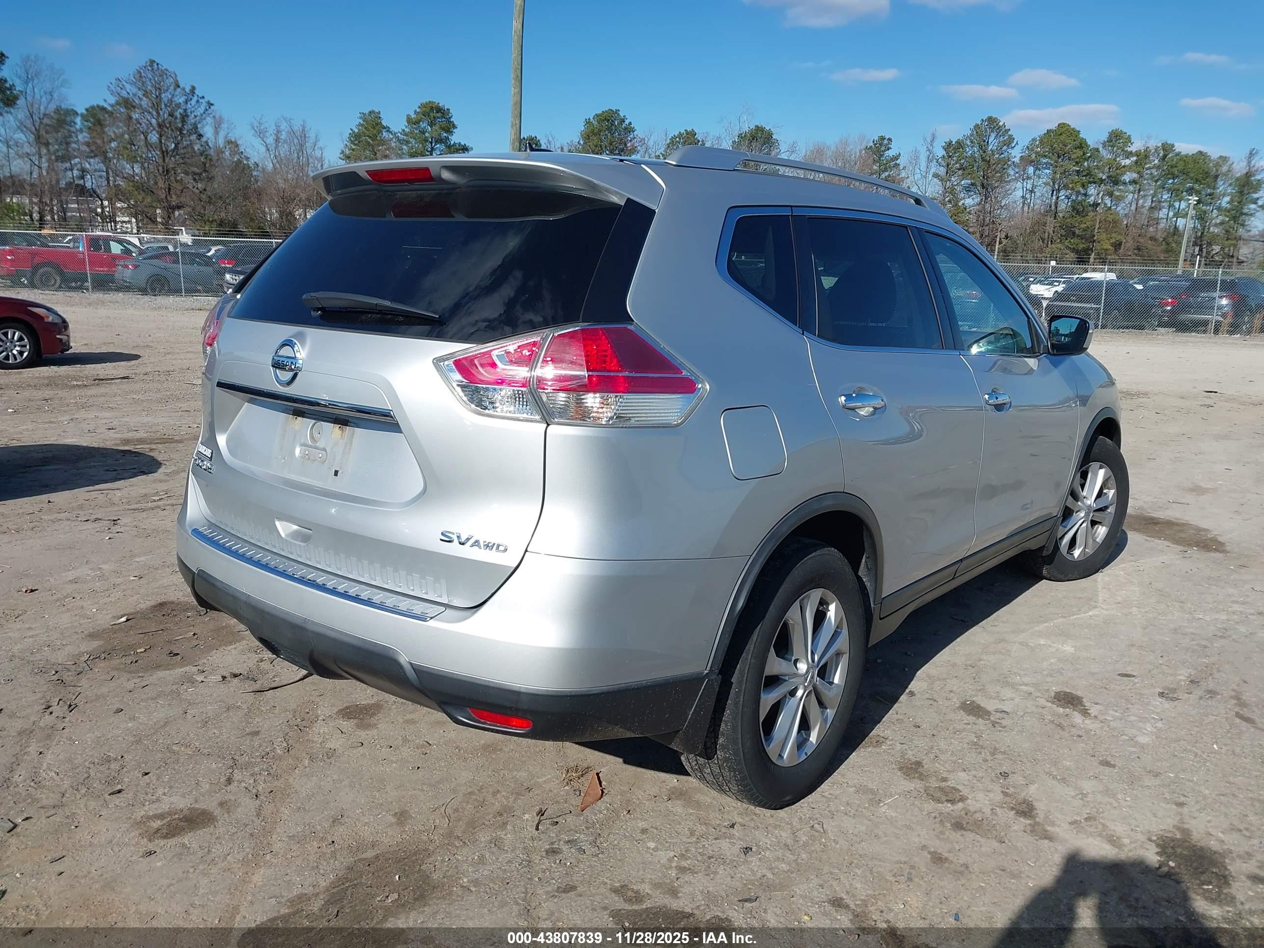 NISSAN ROGUE image 4