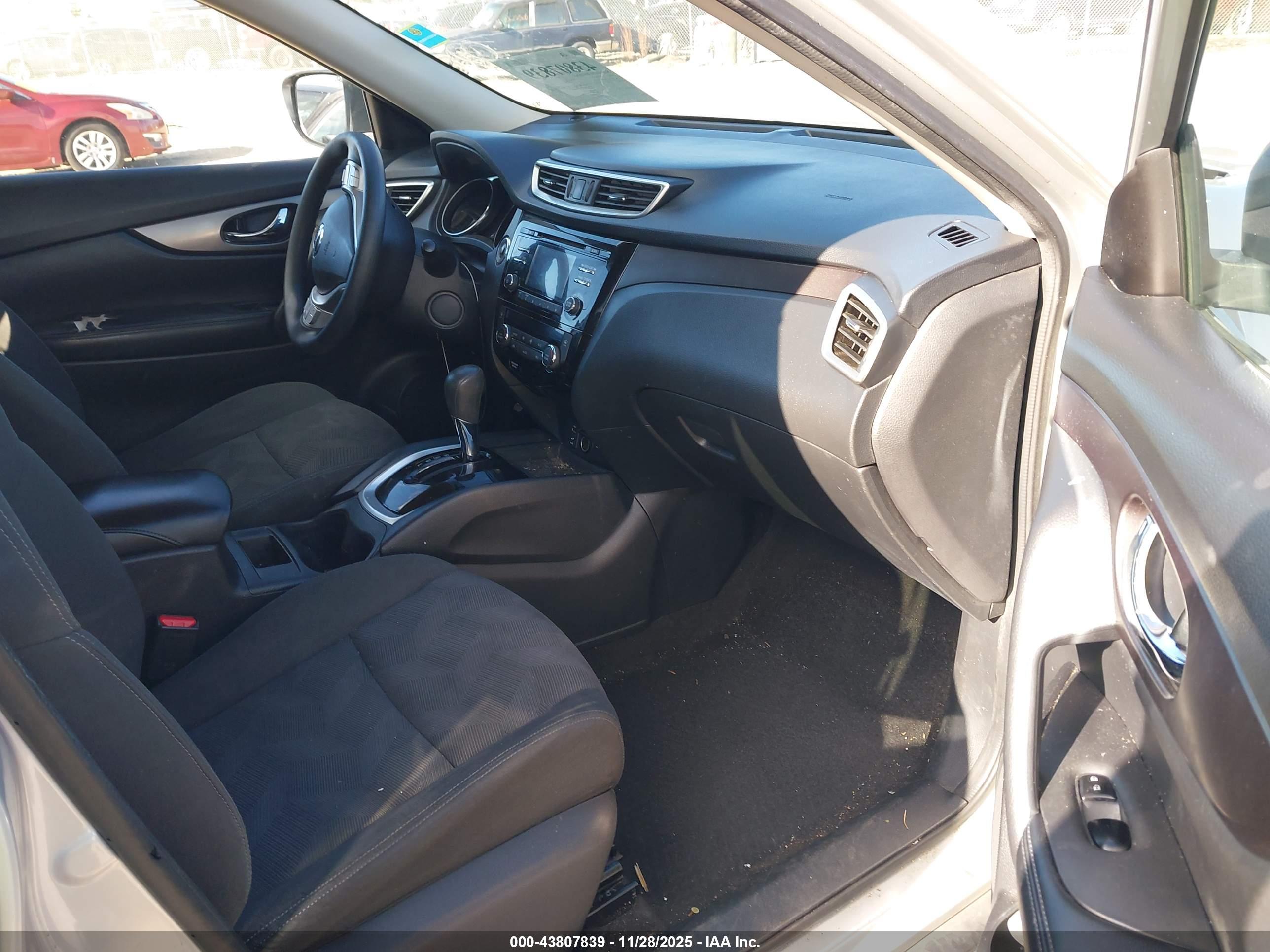 NISSAN ROGUE image 5