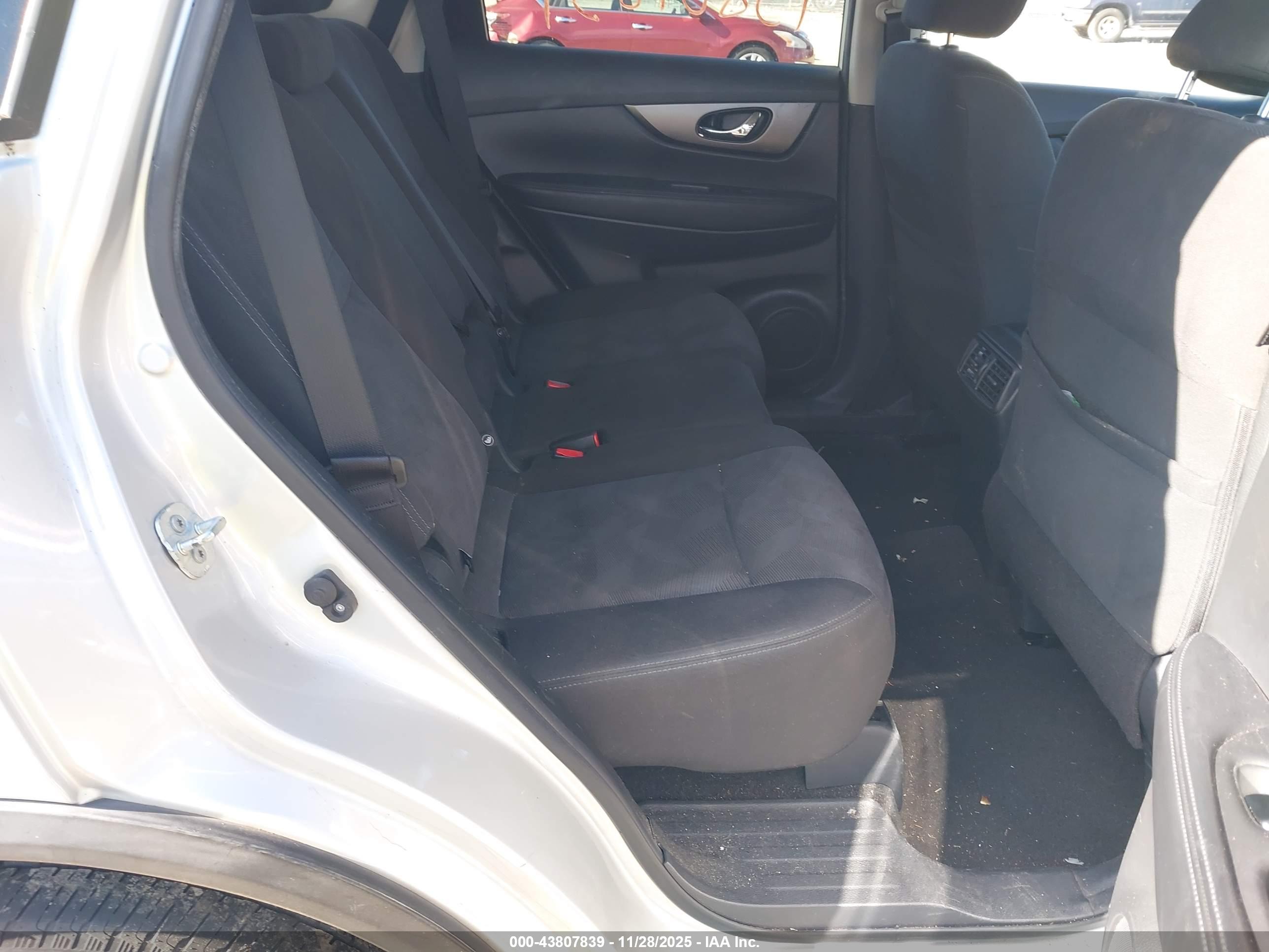 NISSAN ROGUE image 8