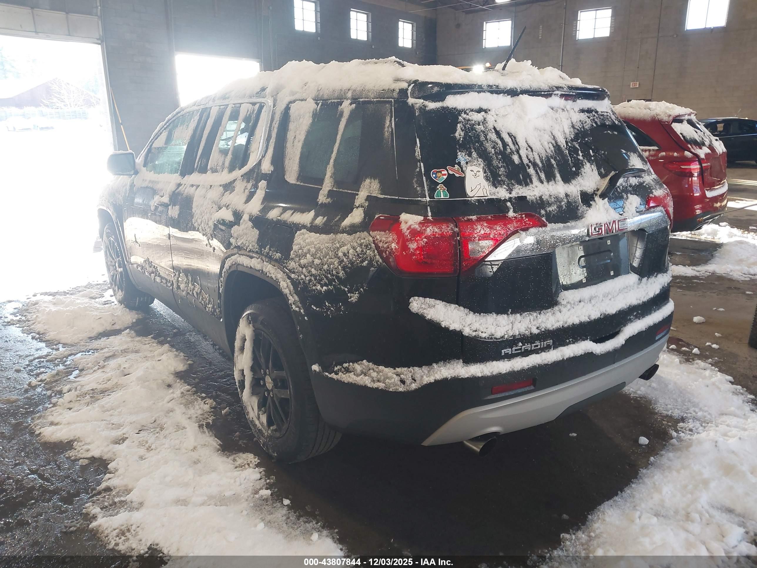 GMC ACADIA image 3
