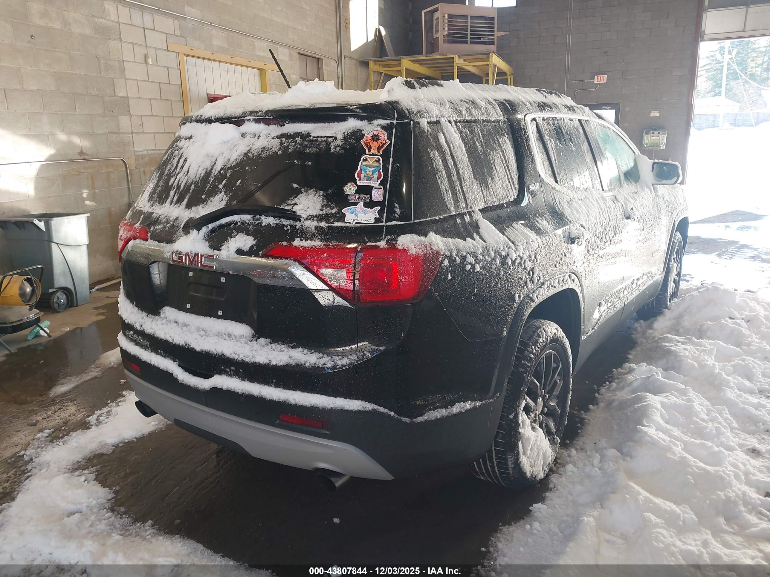 GMC ACADIA image 4