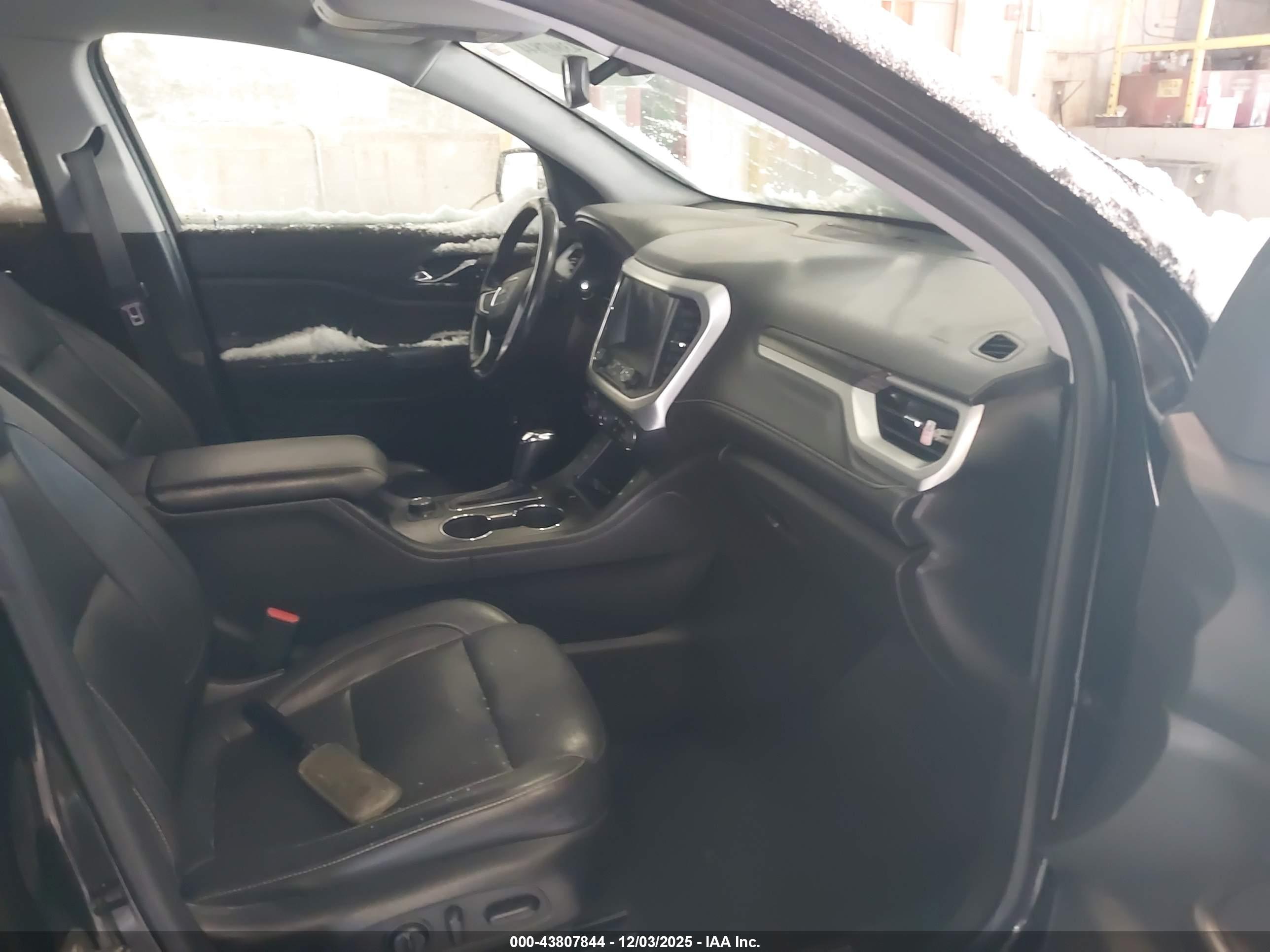 GMC ACADIA image 5