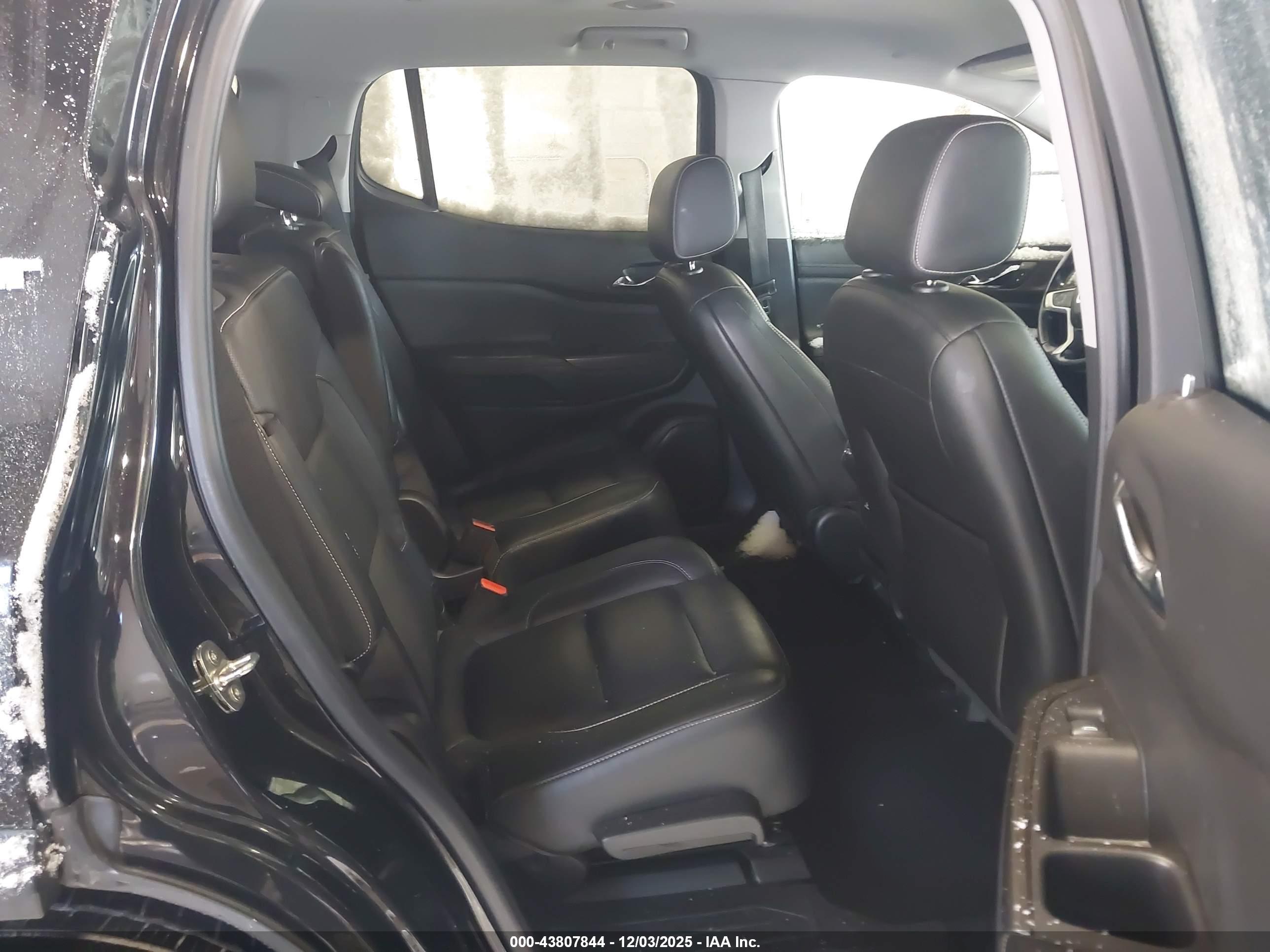 GMC ACADIA image 8