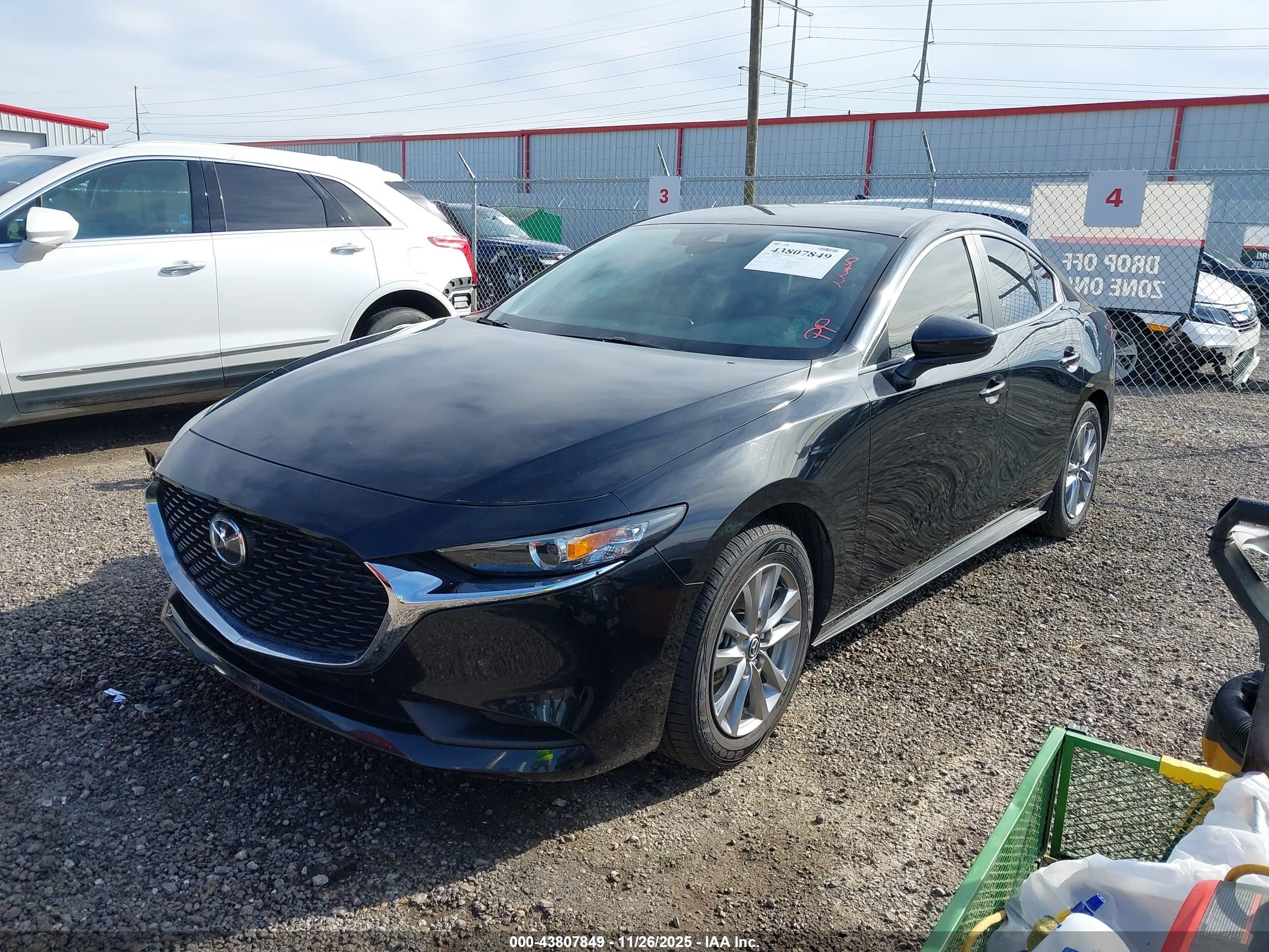 MAZDA MAZDA3 image 2