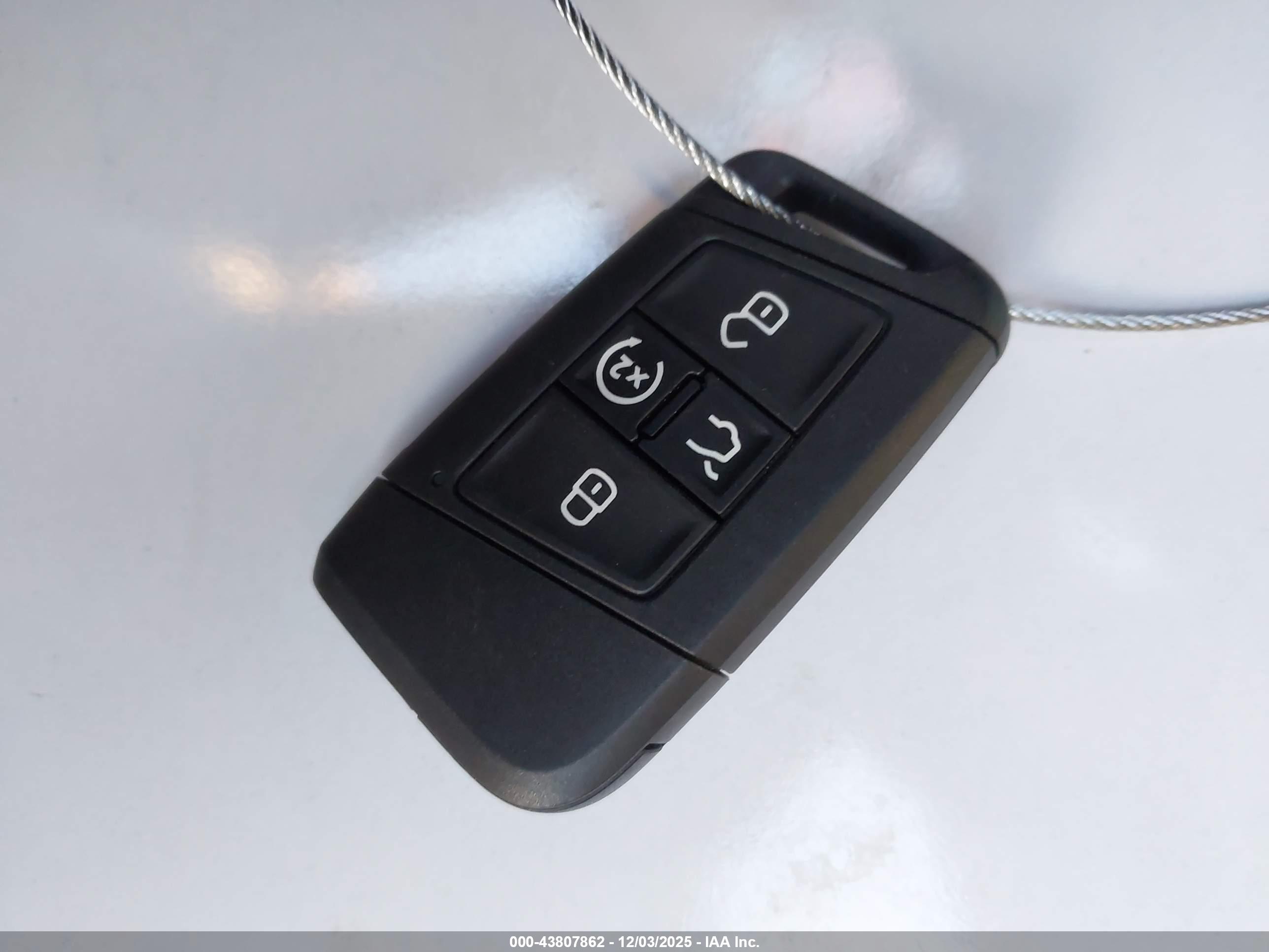 VOLKSWAGEN TAOS image 11