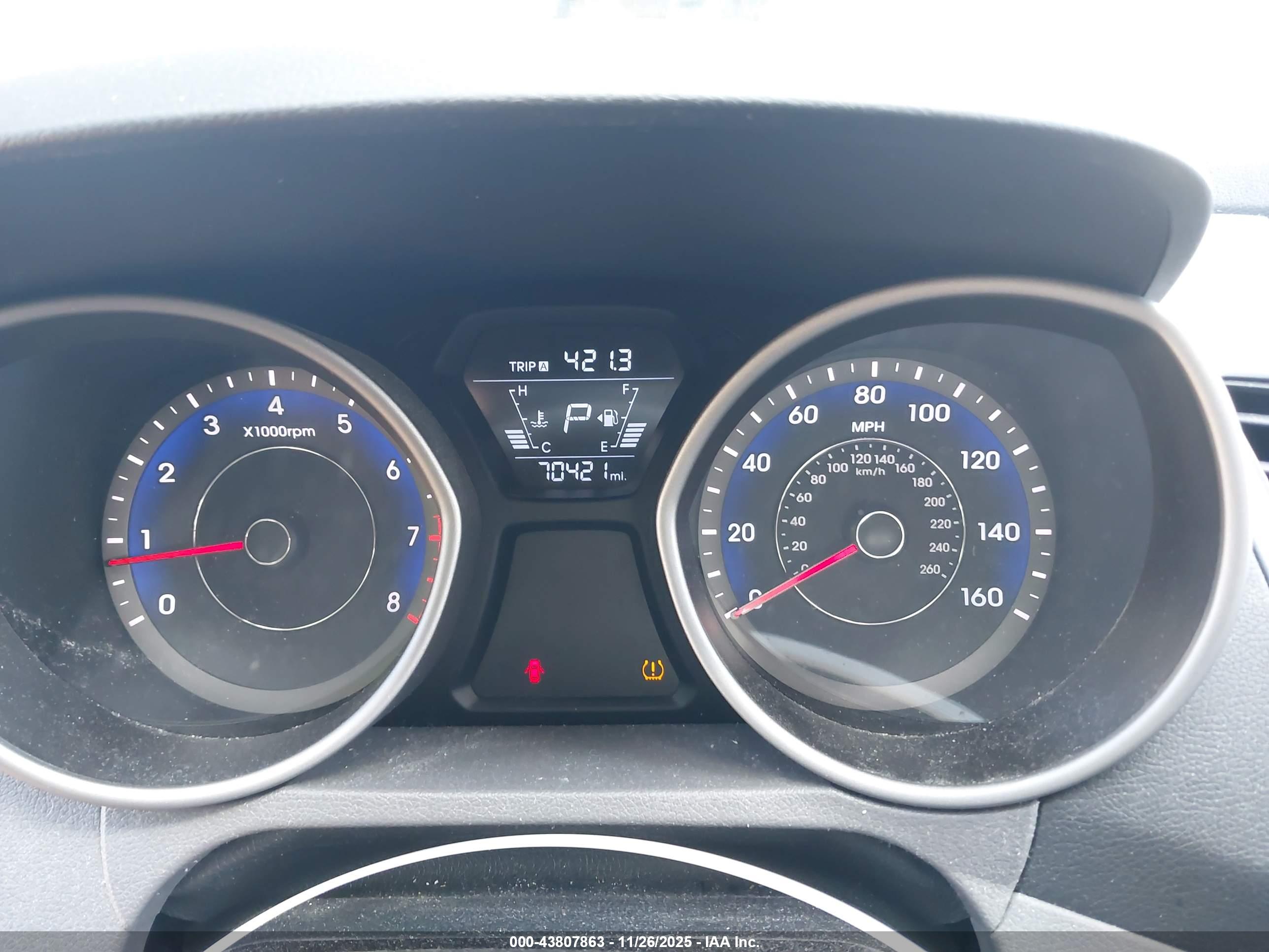 HYUNDAI ELANTRA image 7