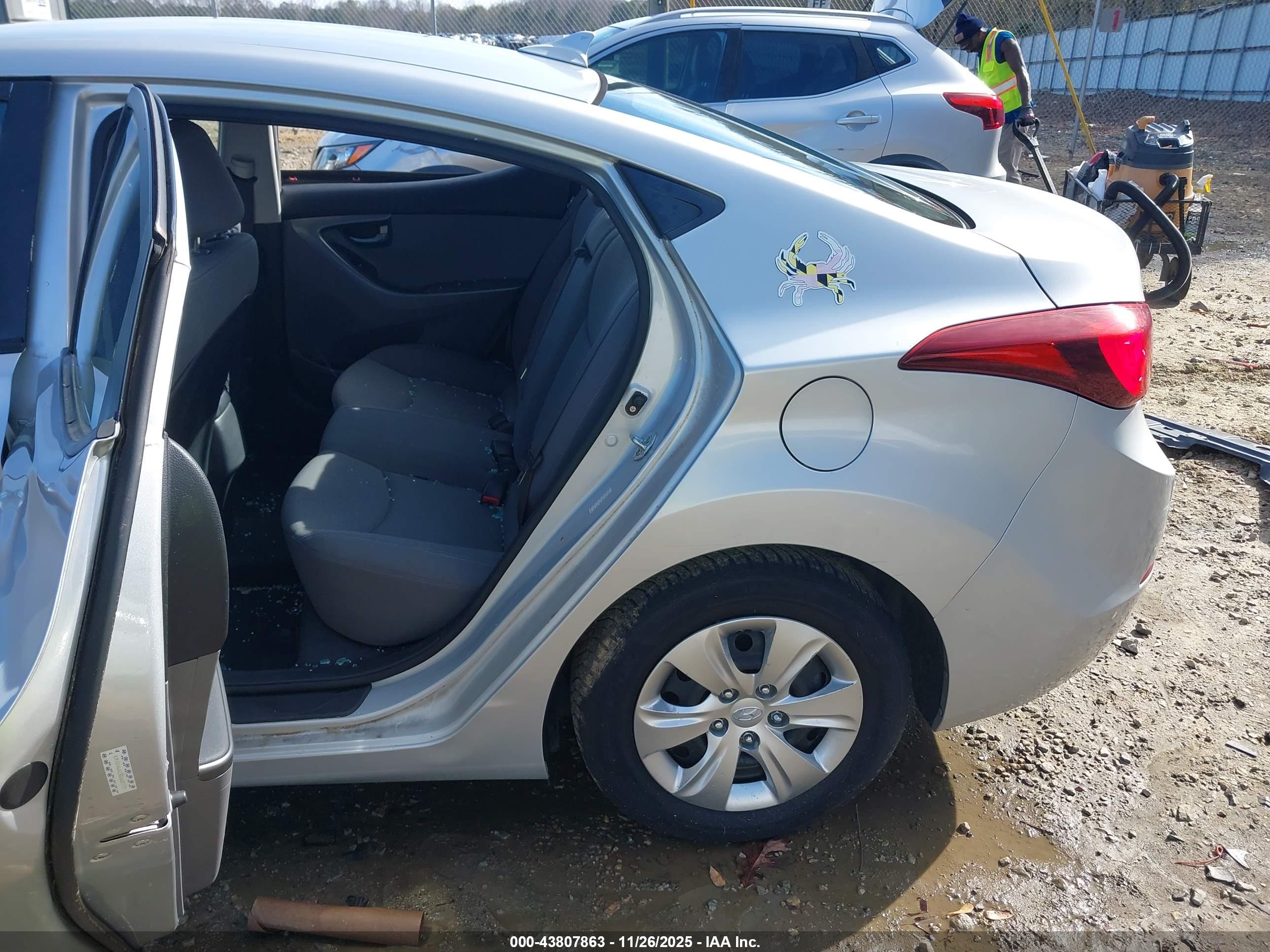 HYUNDAI ELANTRA image 8
