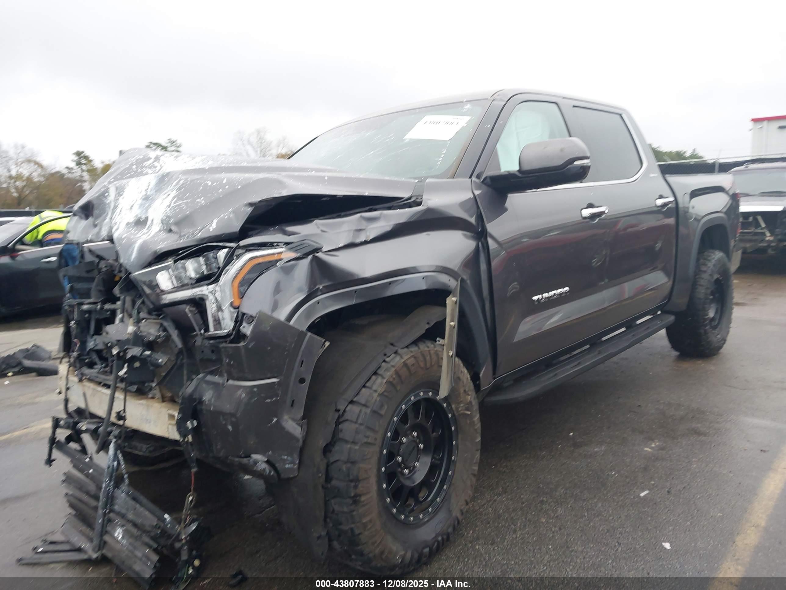 TOYOTA TUNDRA image 2