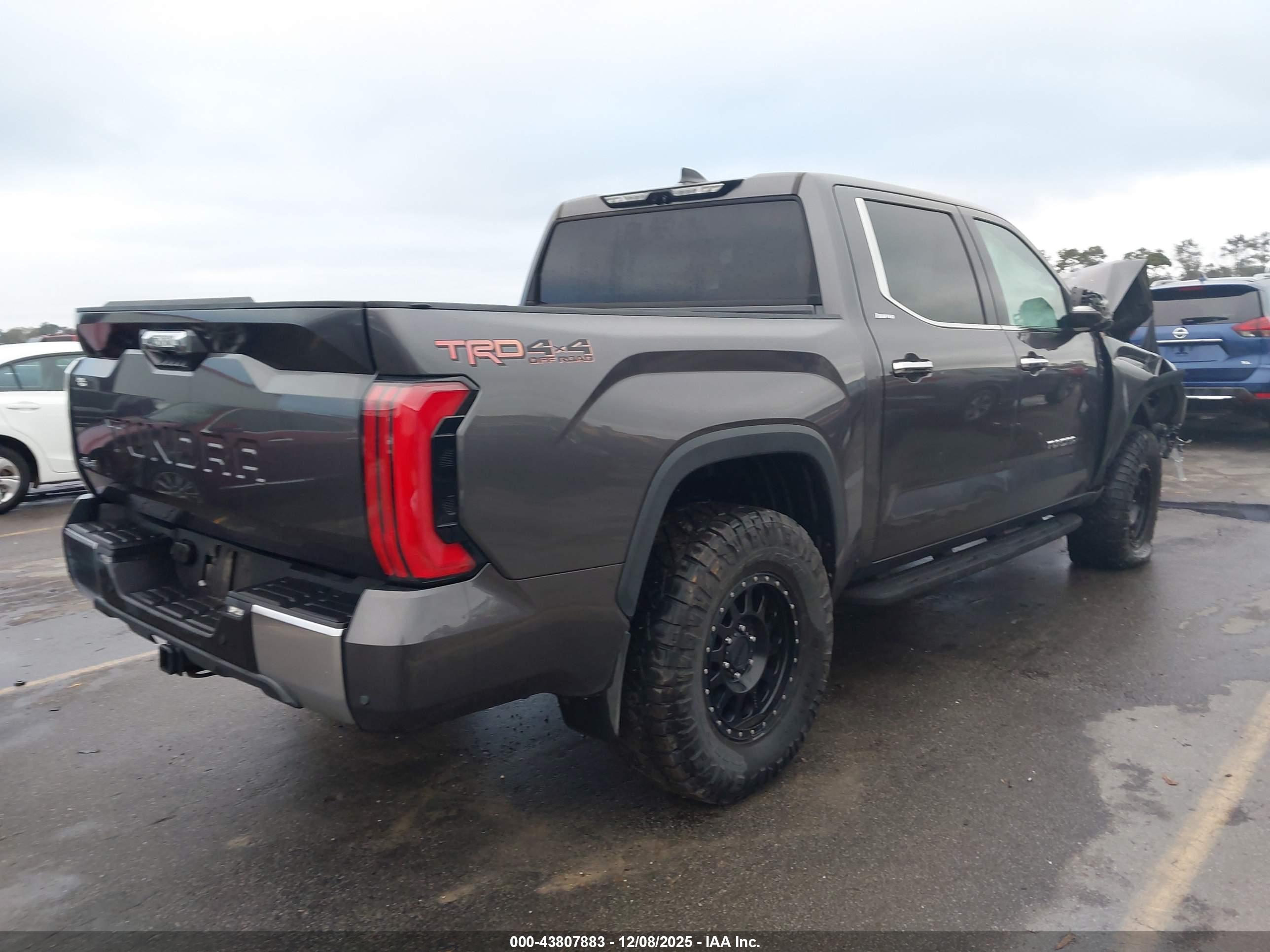 TOYOTA TUNDRA image 4