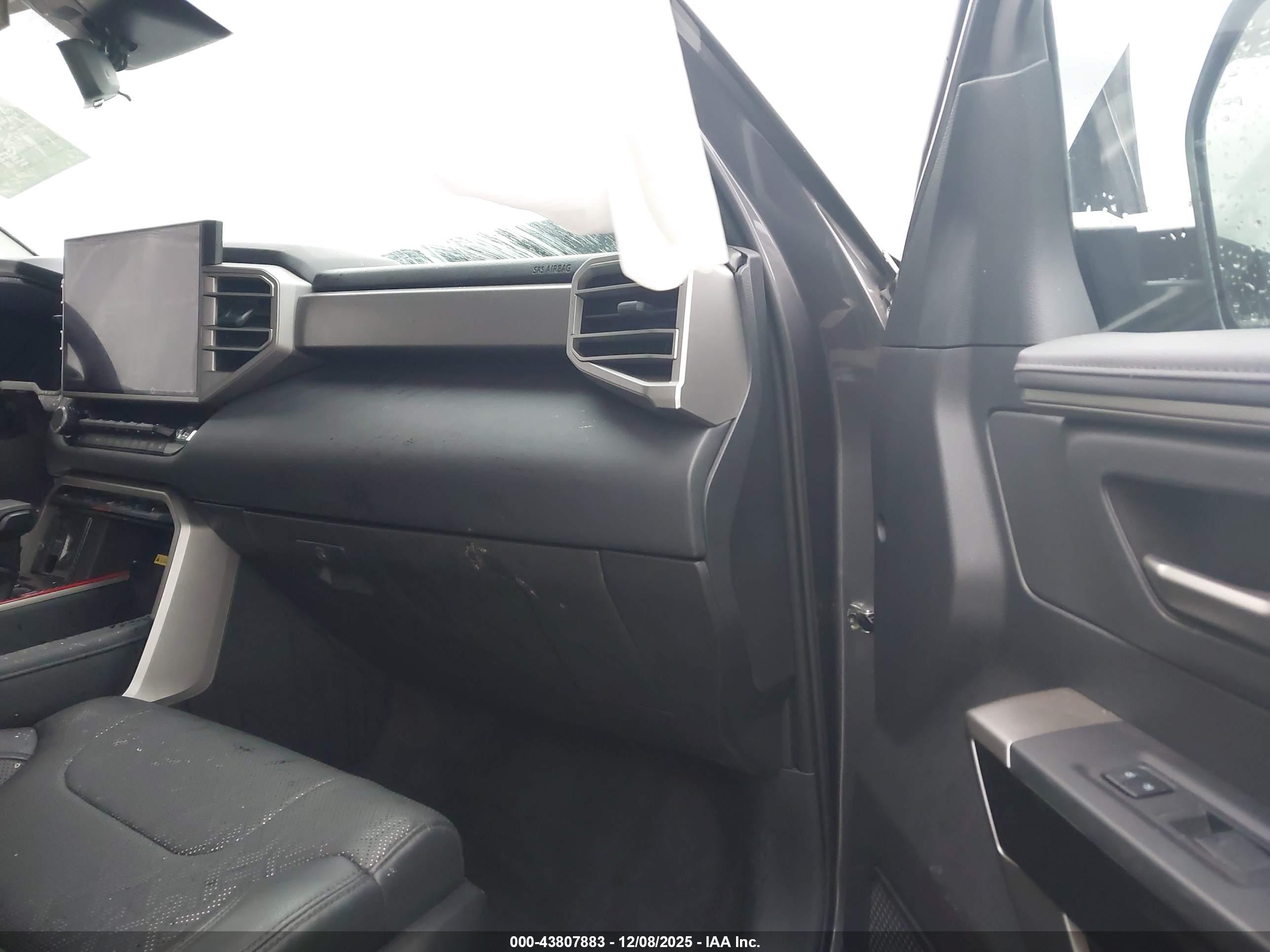 TOYOTA TUNDRA image 5