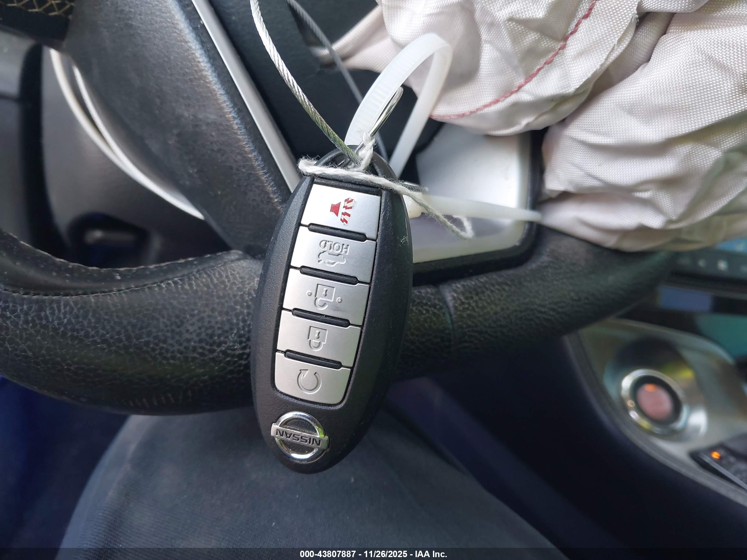 NISSAN MAXIMA image 11