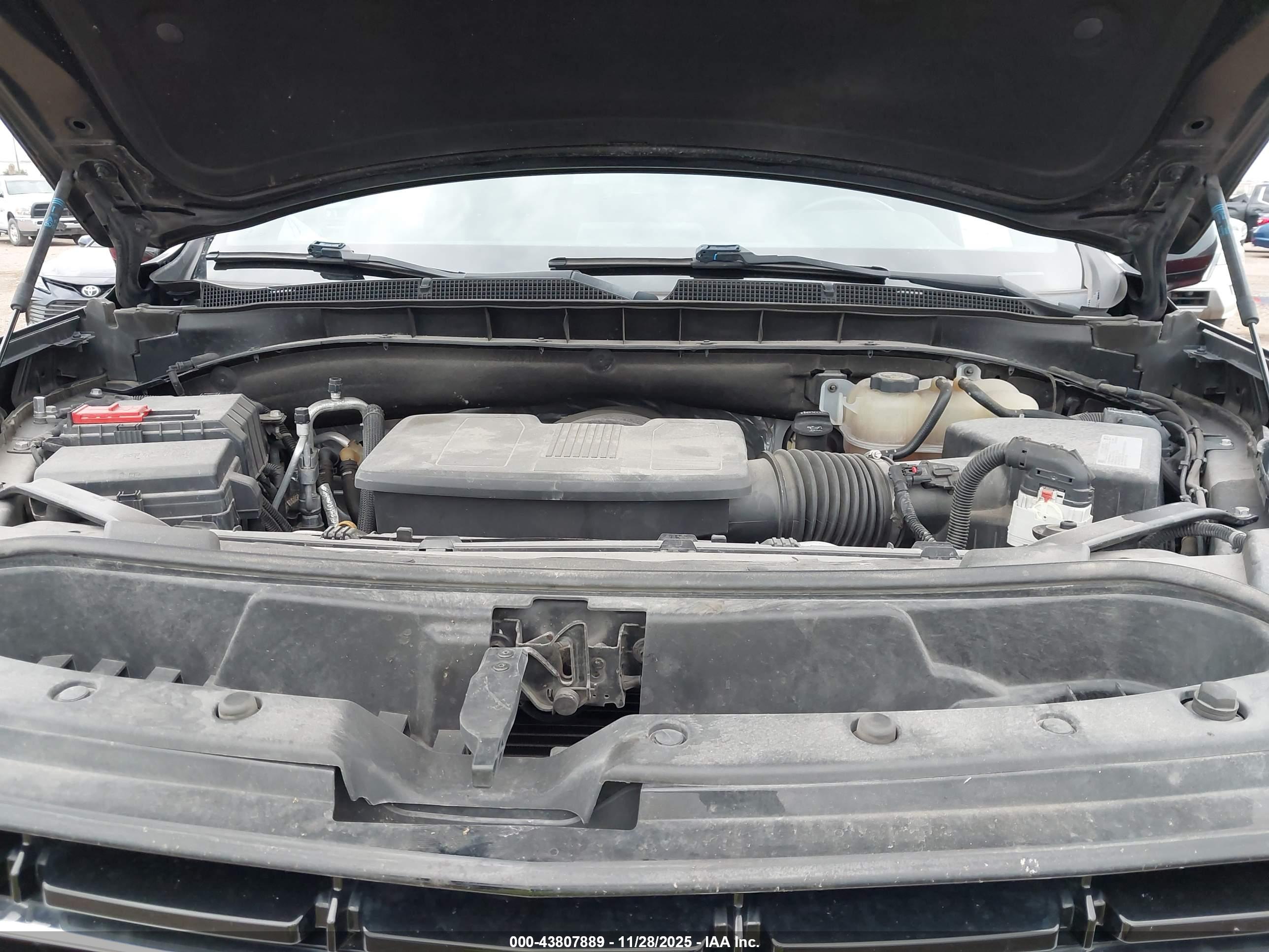CHEVROLET SUBURBAN image 10