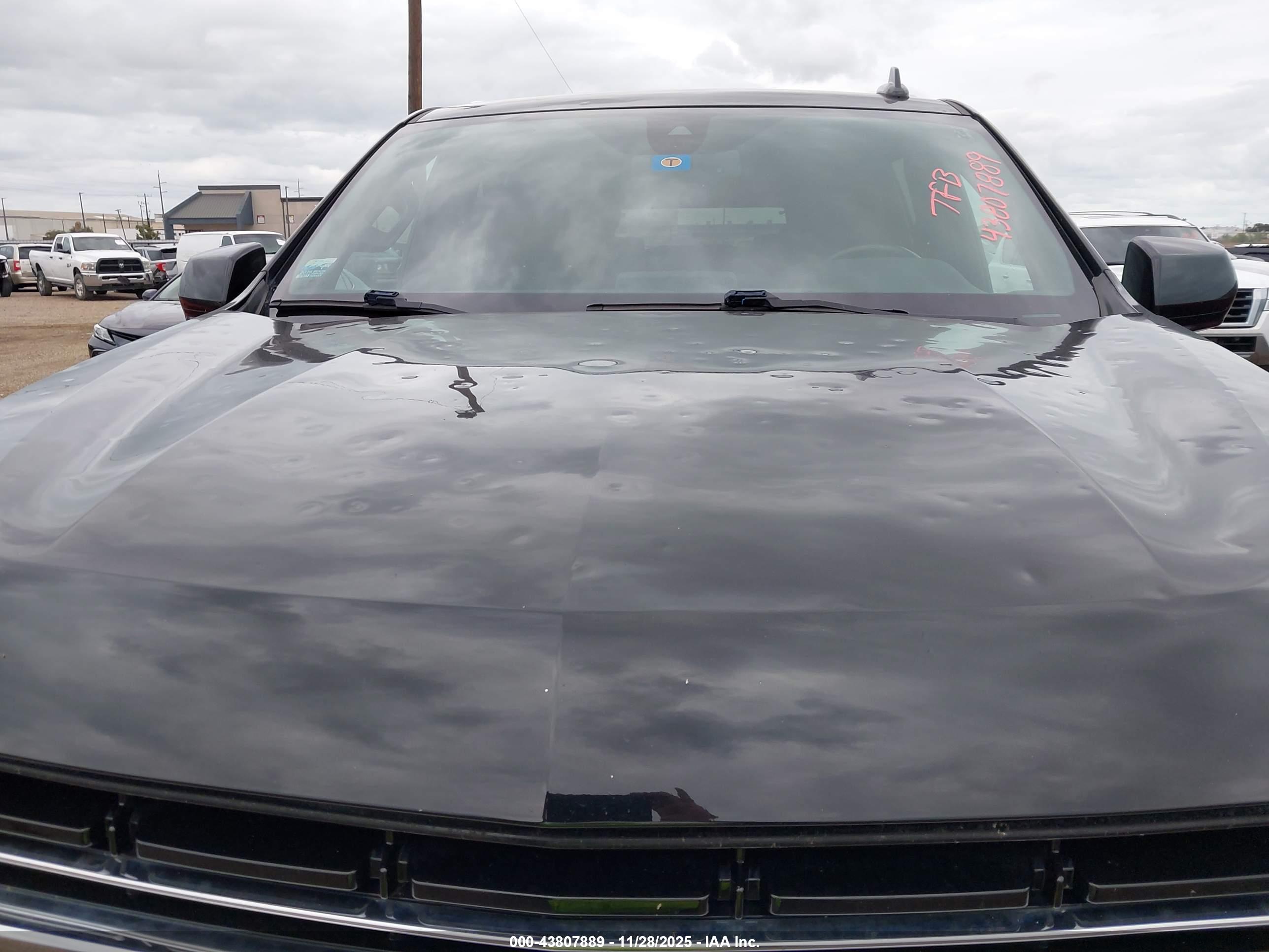 CHEVROLET SUBURBAN image 6