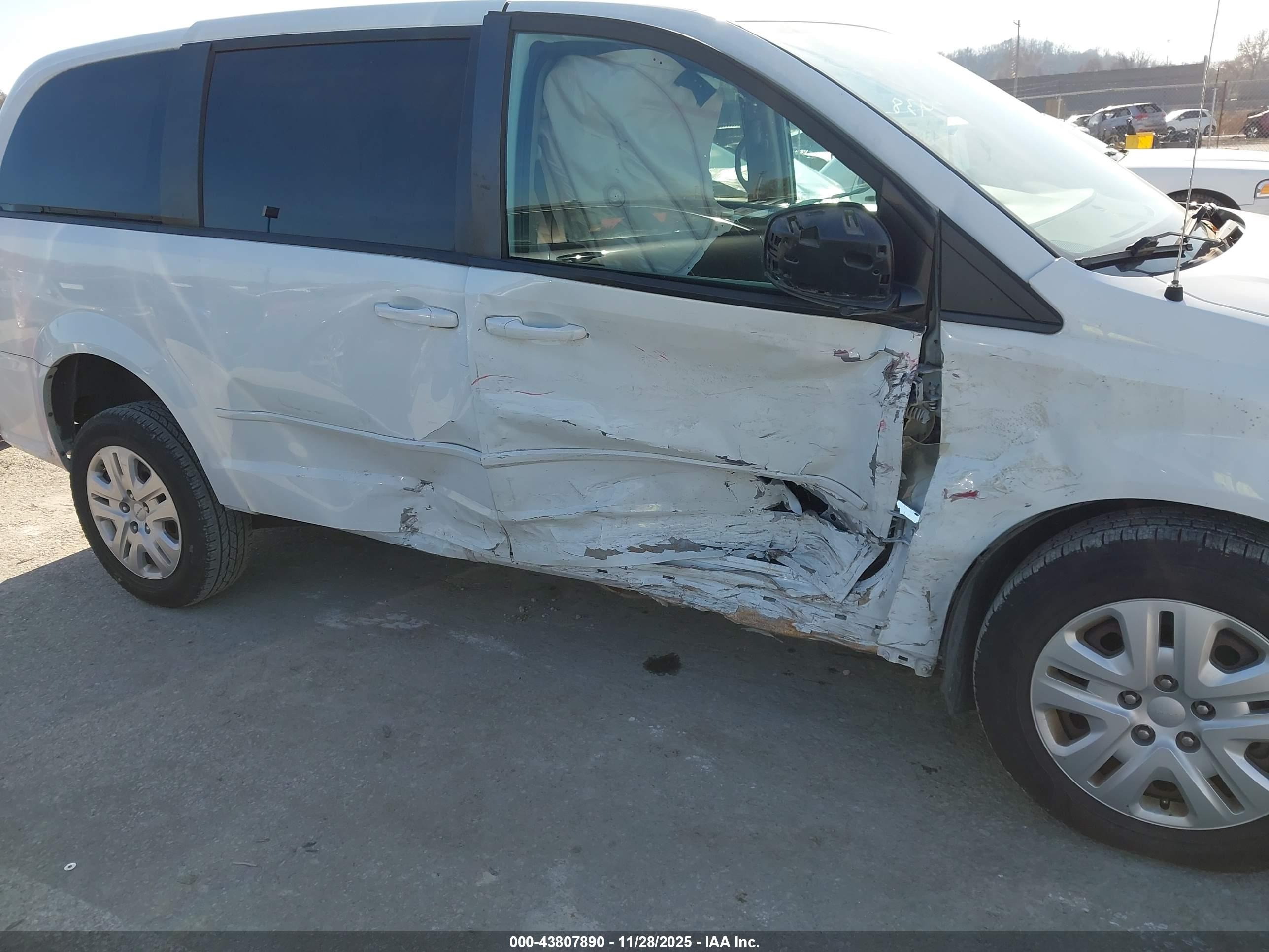 DODGE GRAND image 6