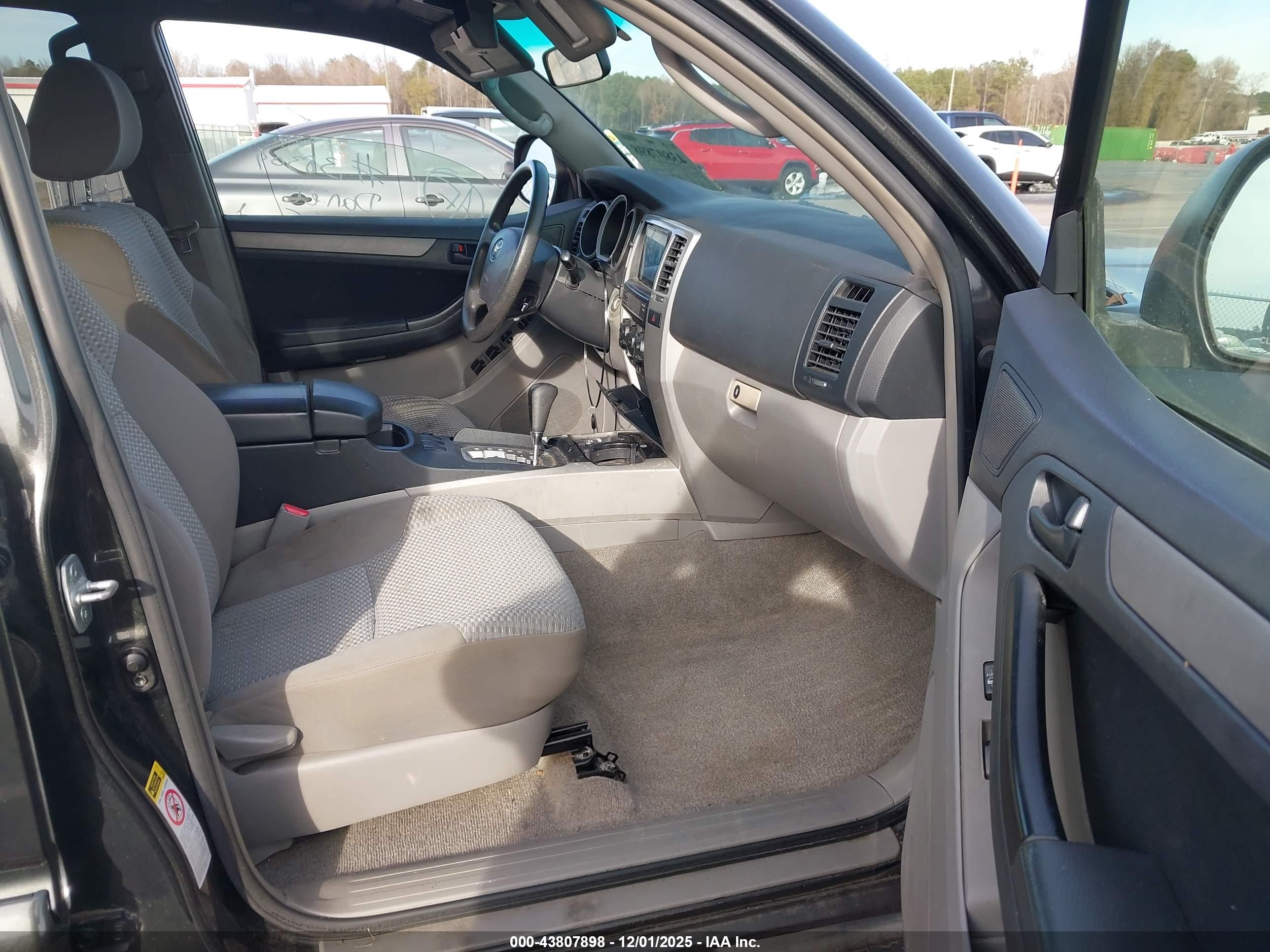 TOYOTA 4RUNNER image 5