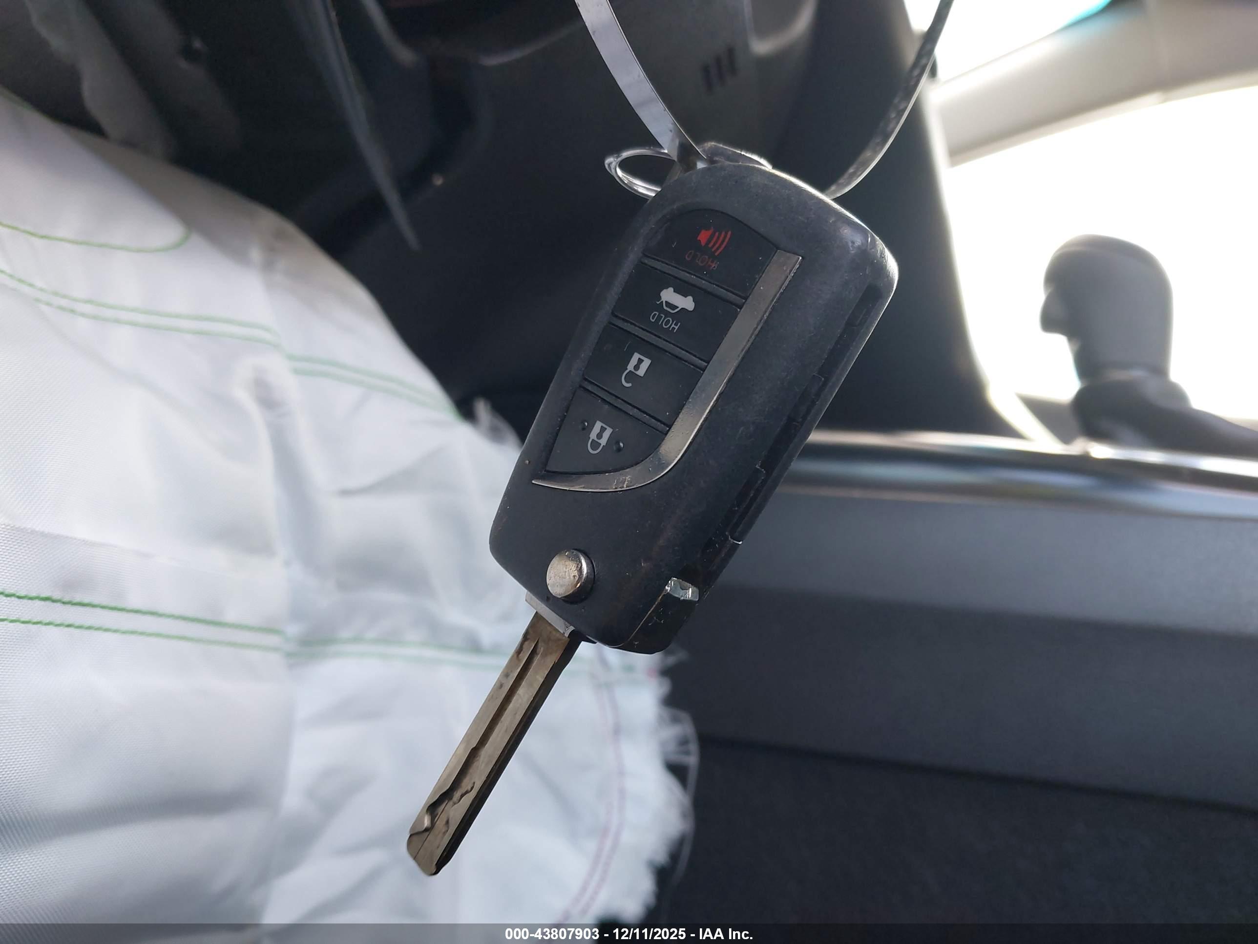 TOYOTA CAMRY image 11