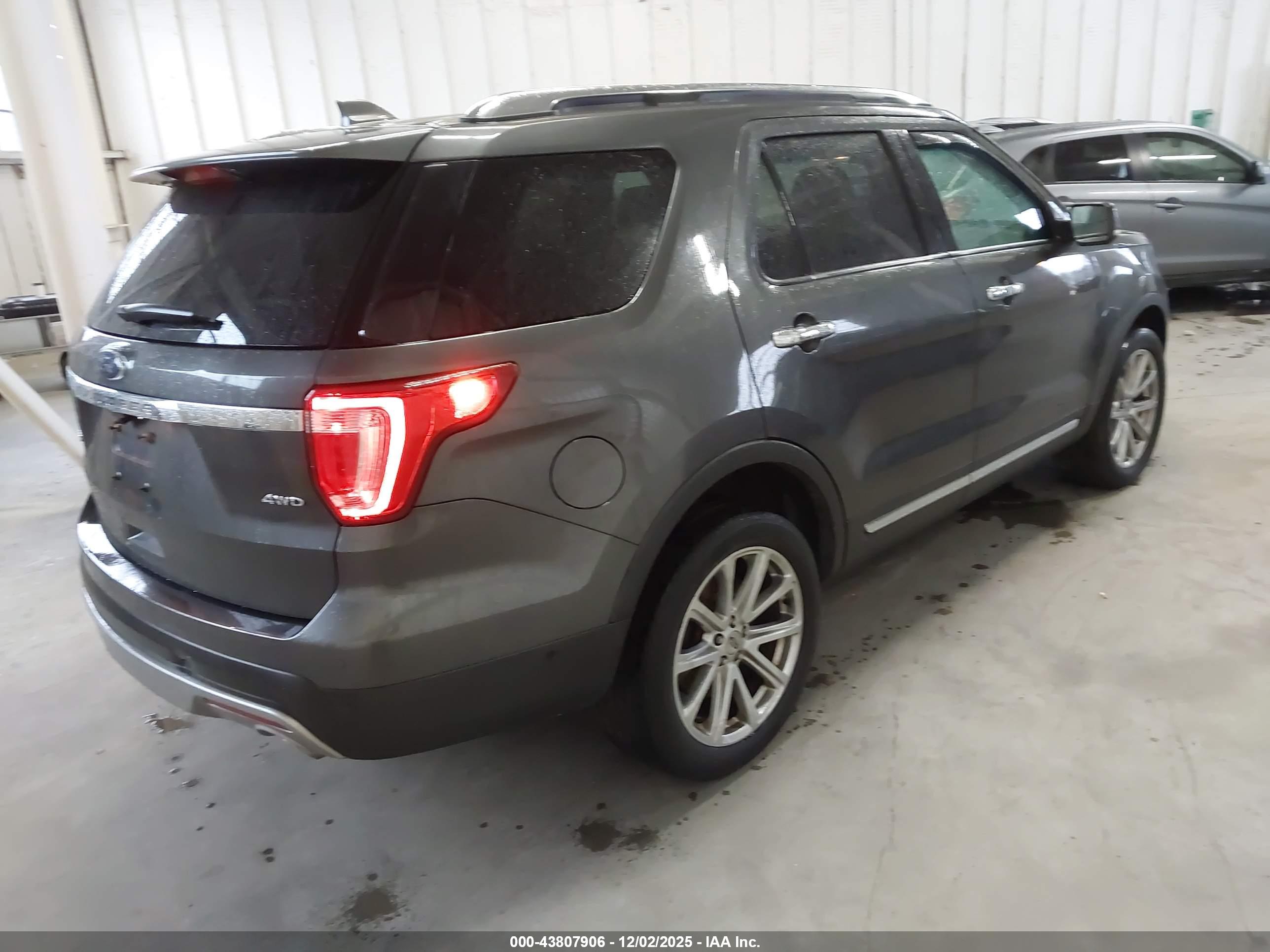 FORD EXPLORER image 4
