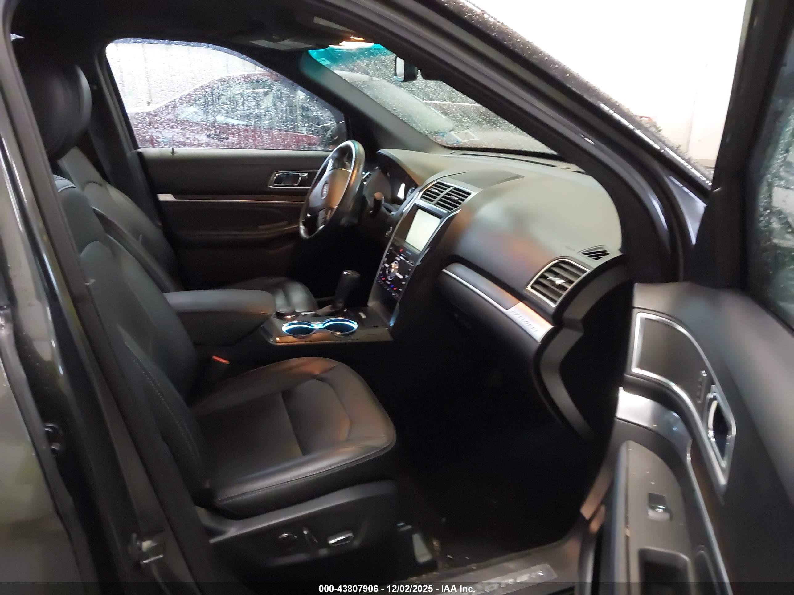FORD EXPLORER image 5