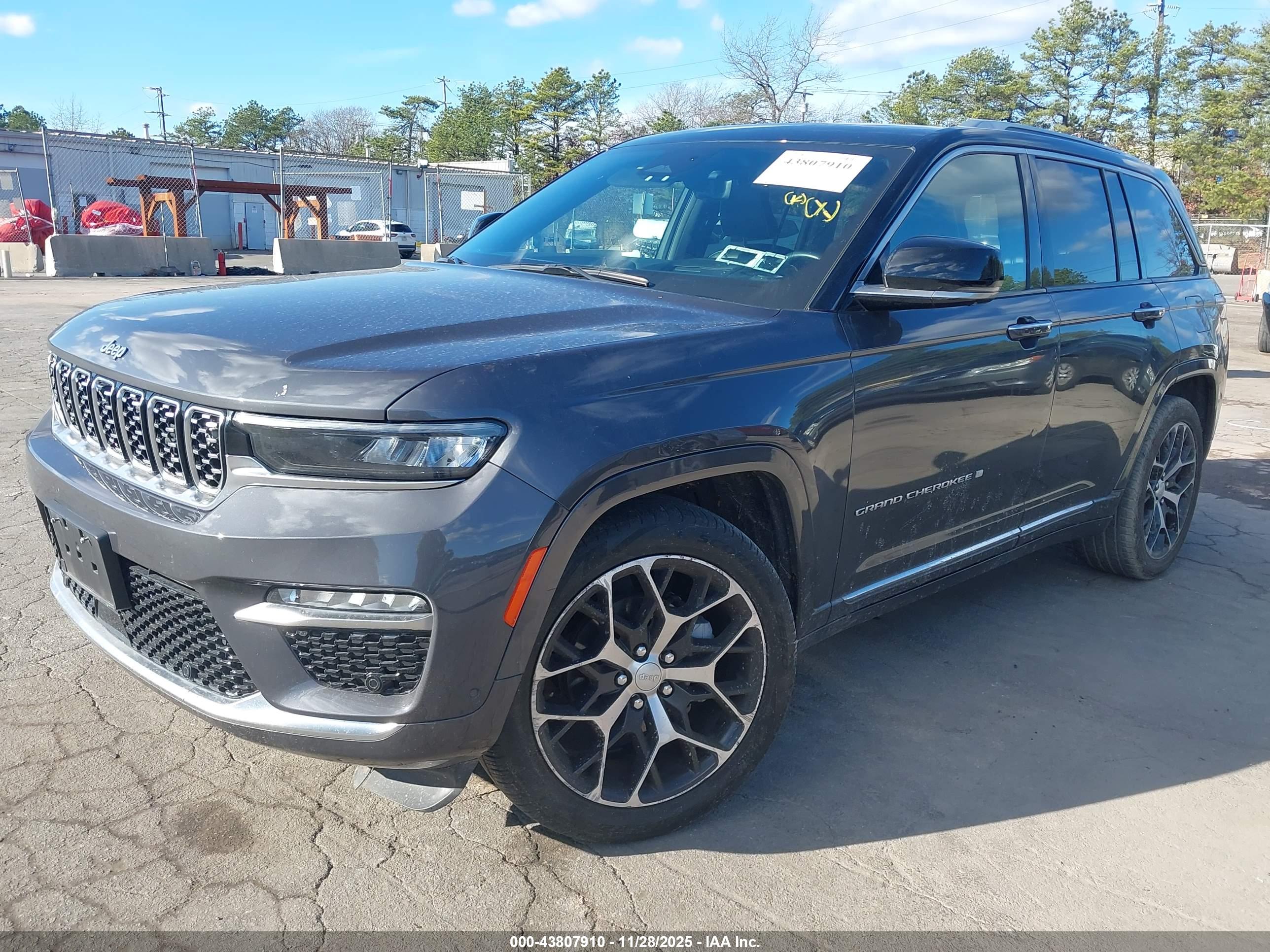 JEEP GRAND image 2