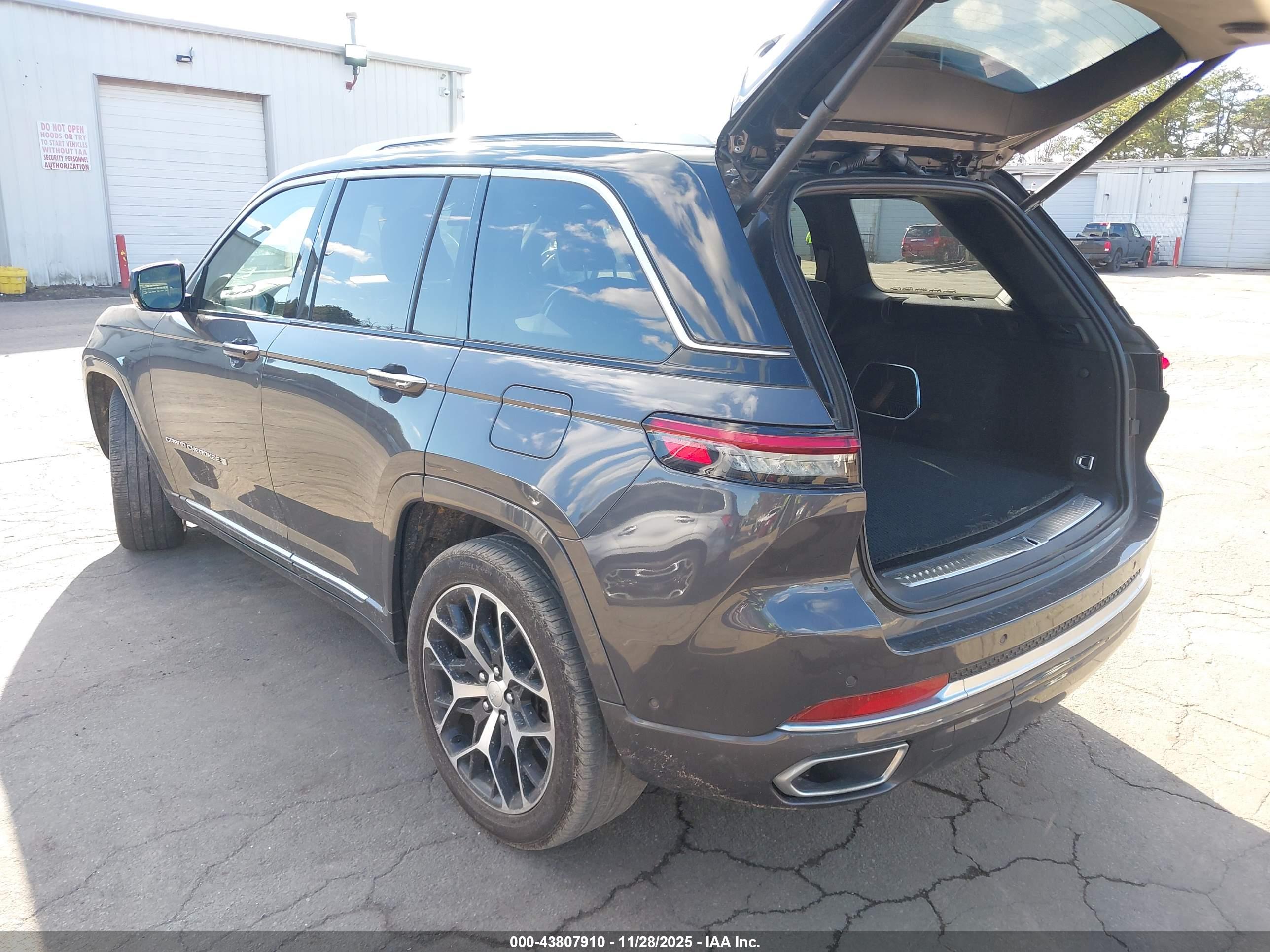 JEEP GRAND image 3