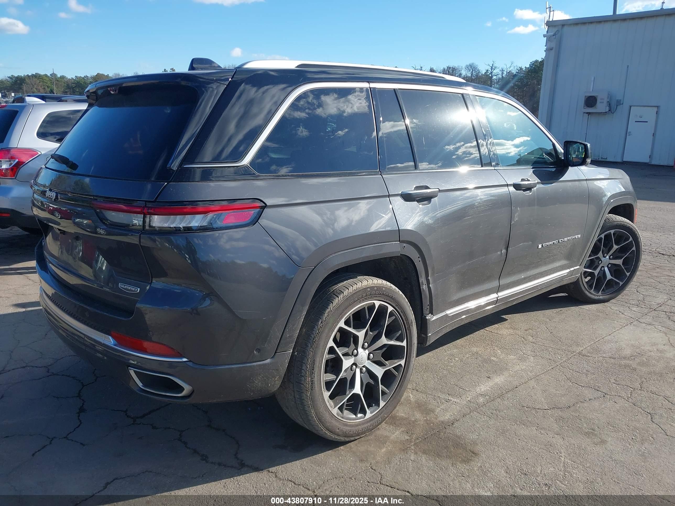 JEEP GRAND image 4