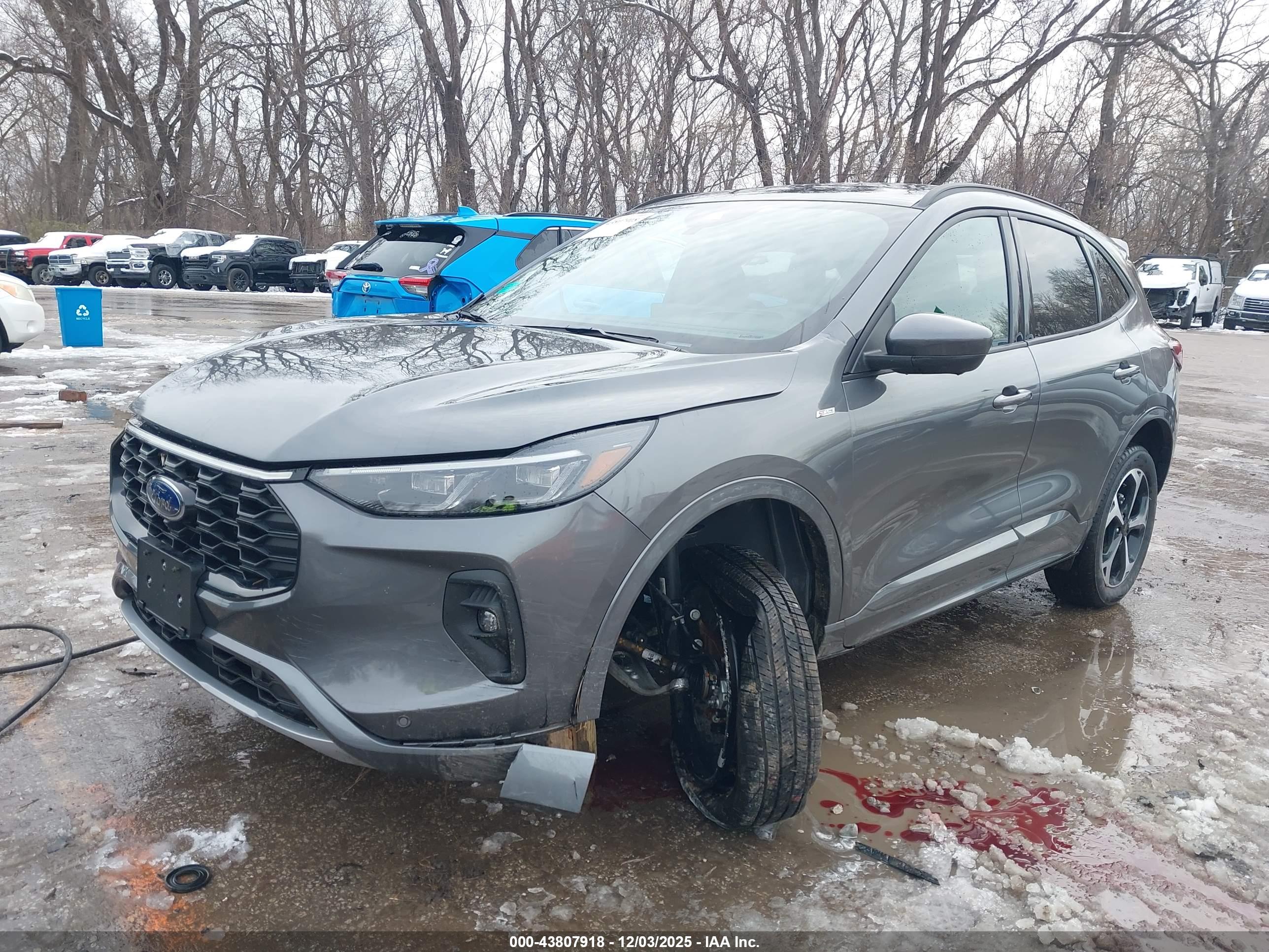 FORD ESCAPE image 2