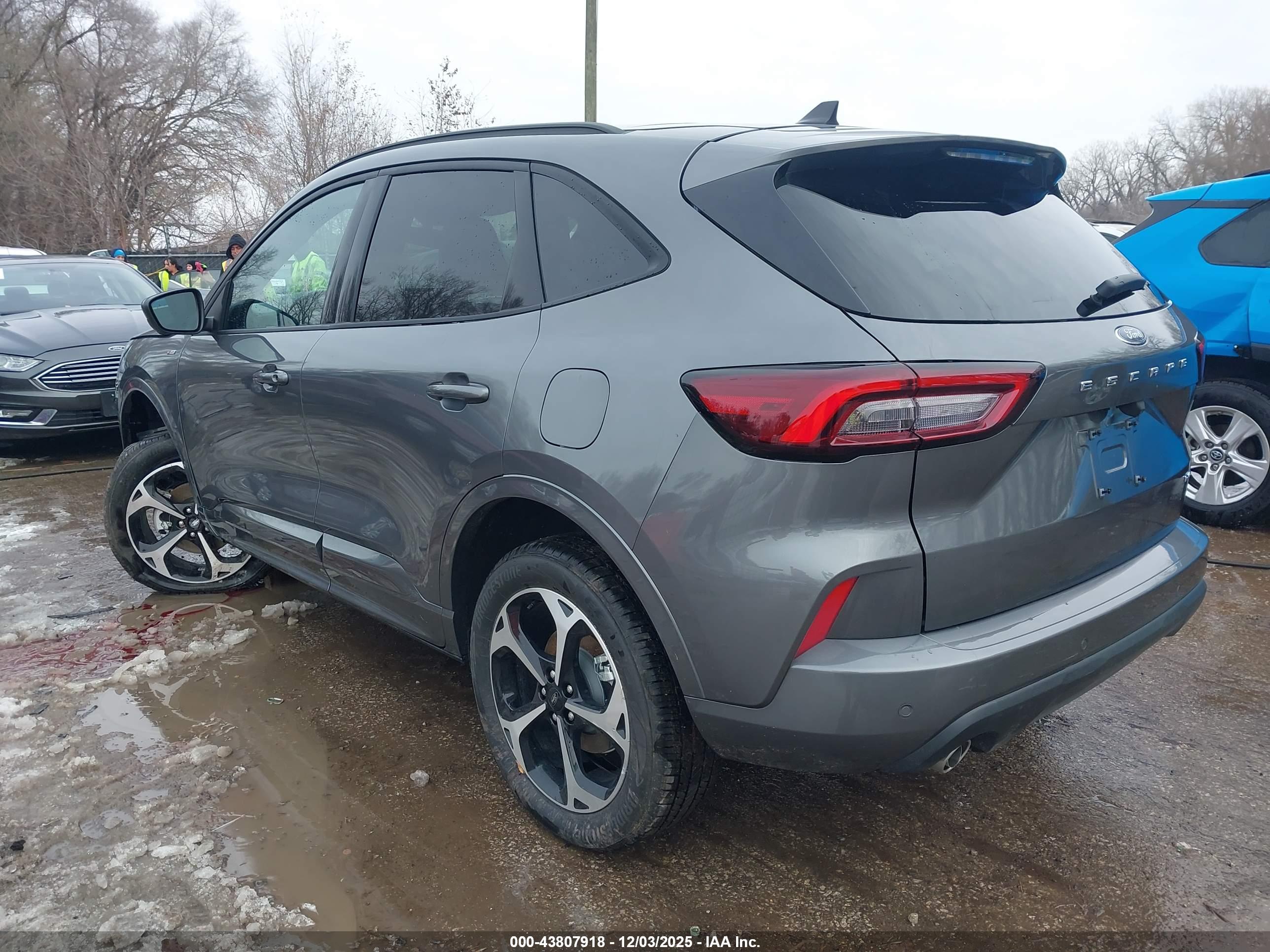 FORD ESCAPE image 3
